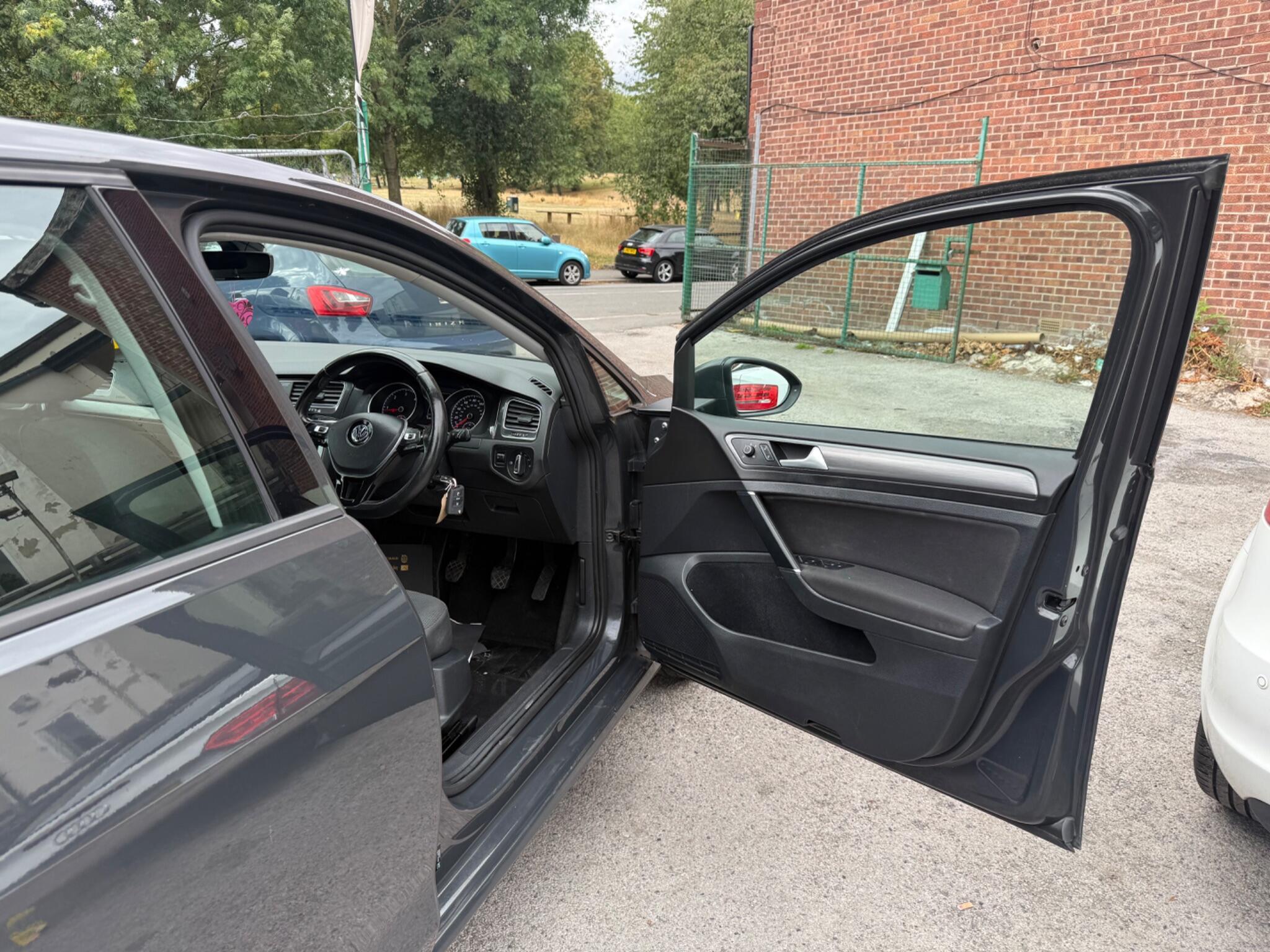 Volkswagen Golf - Image 19