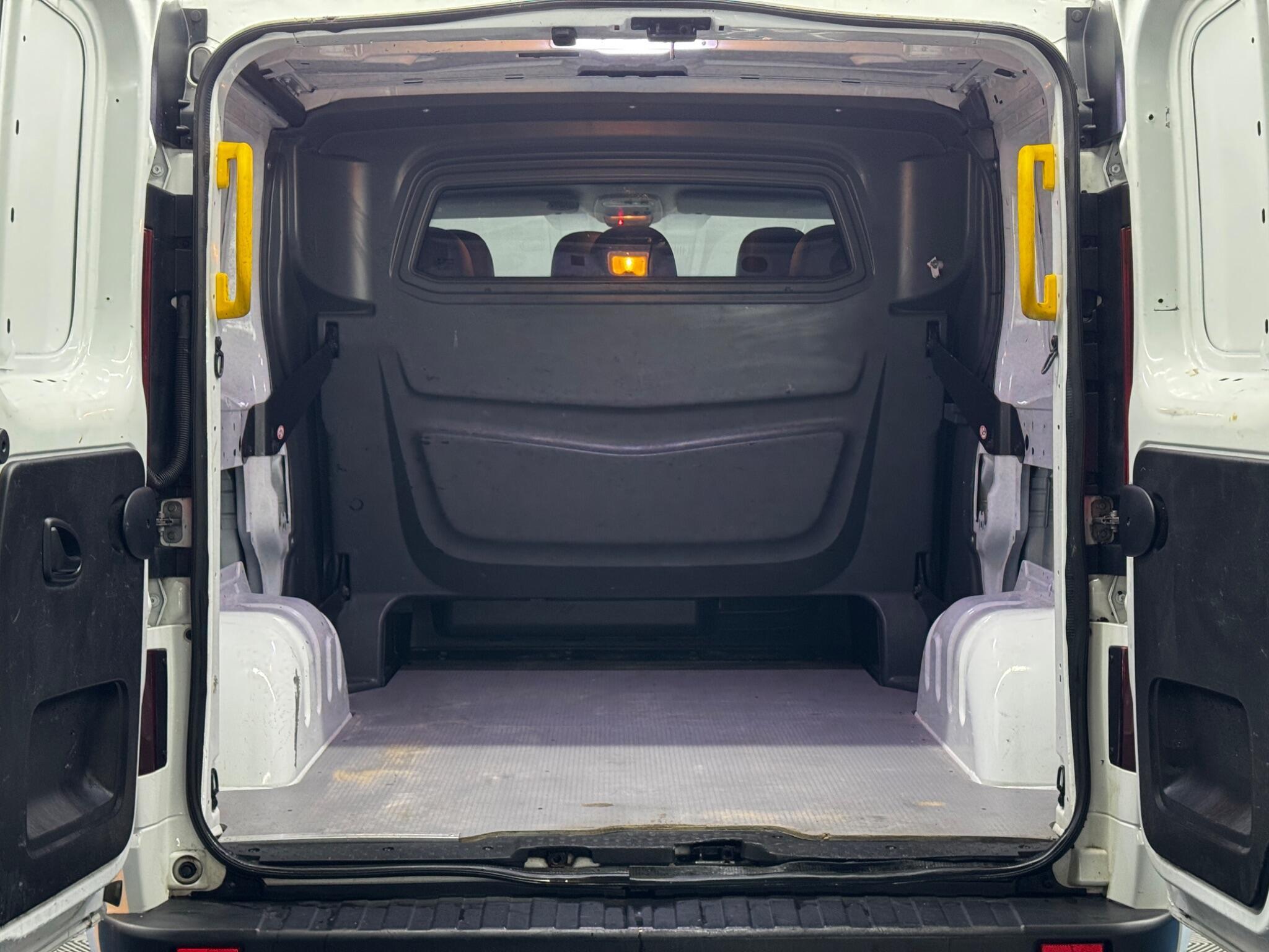 Vauxhall Vivaro - Image 29