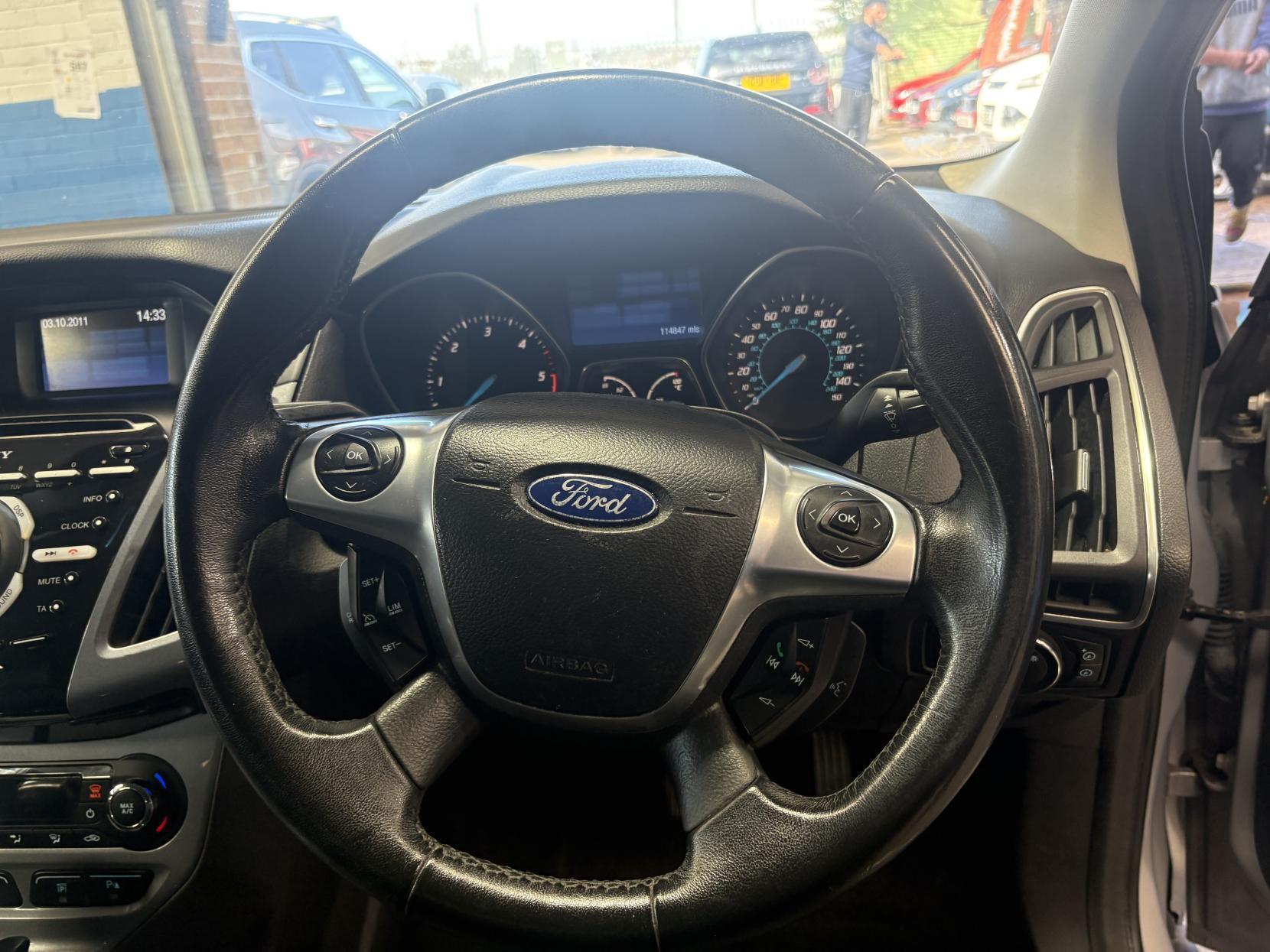 Ford Focus - Image 10