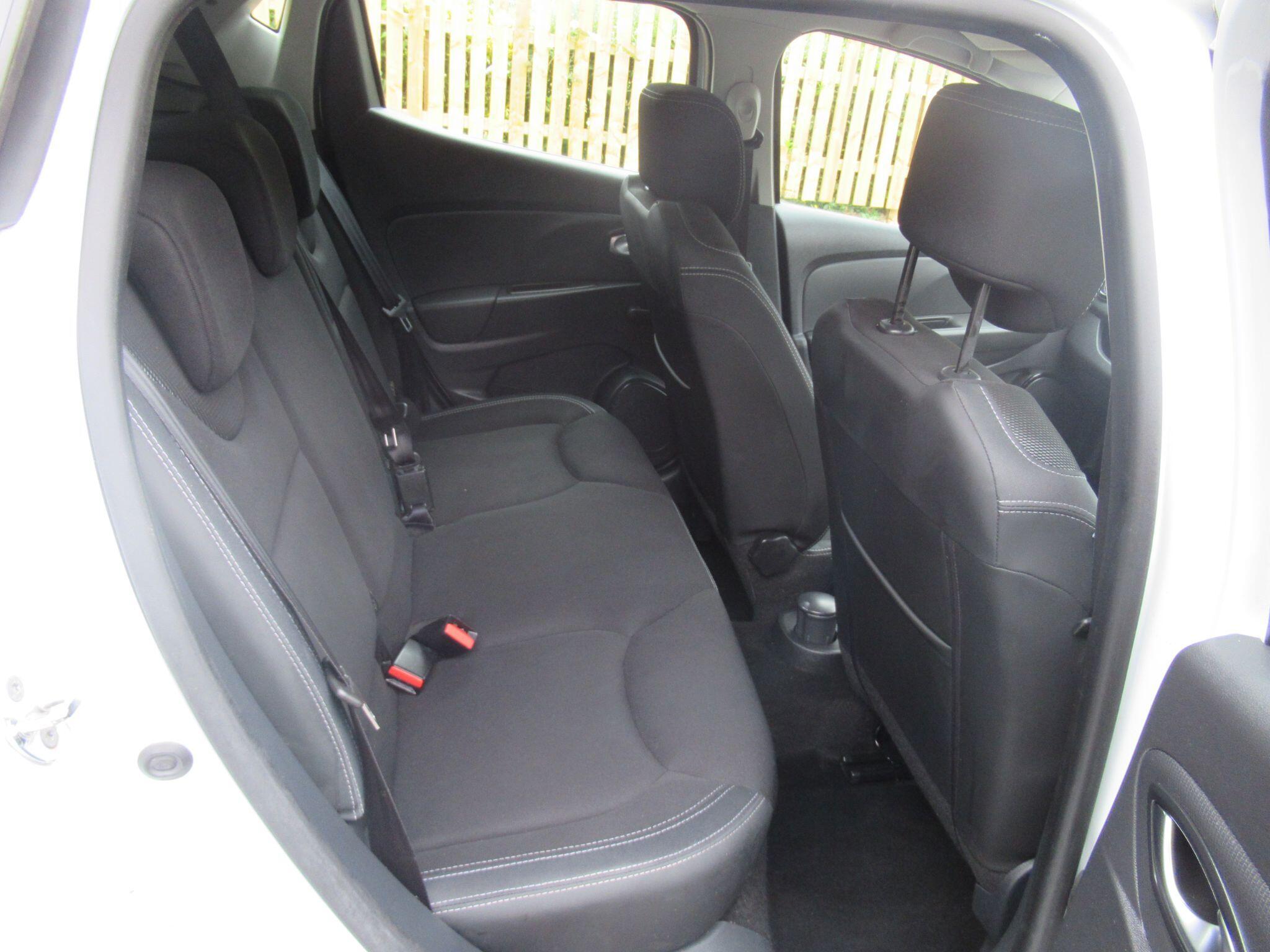 Renault Clio - Image 12