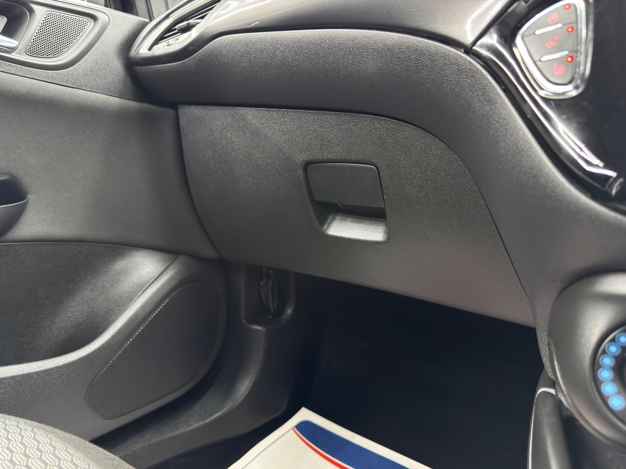 Vauxhall Corsa - Image 32