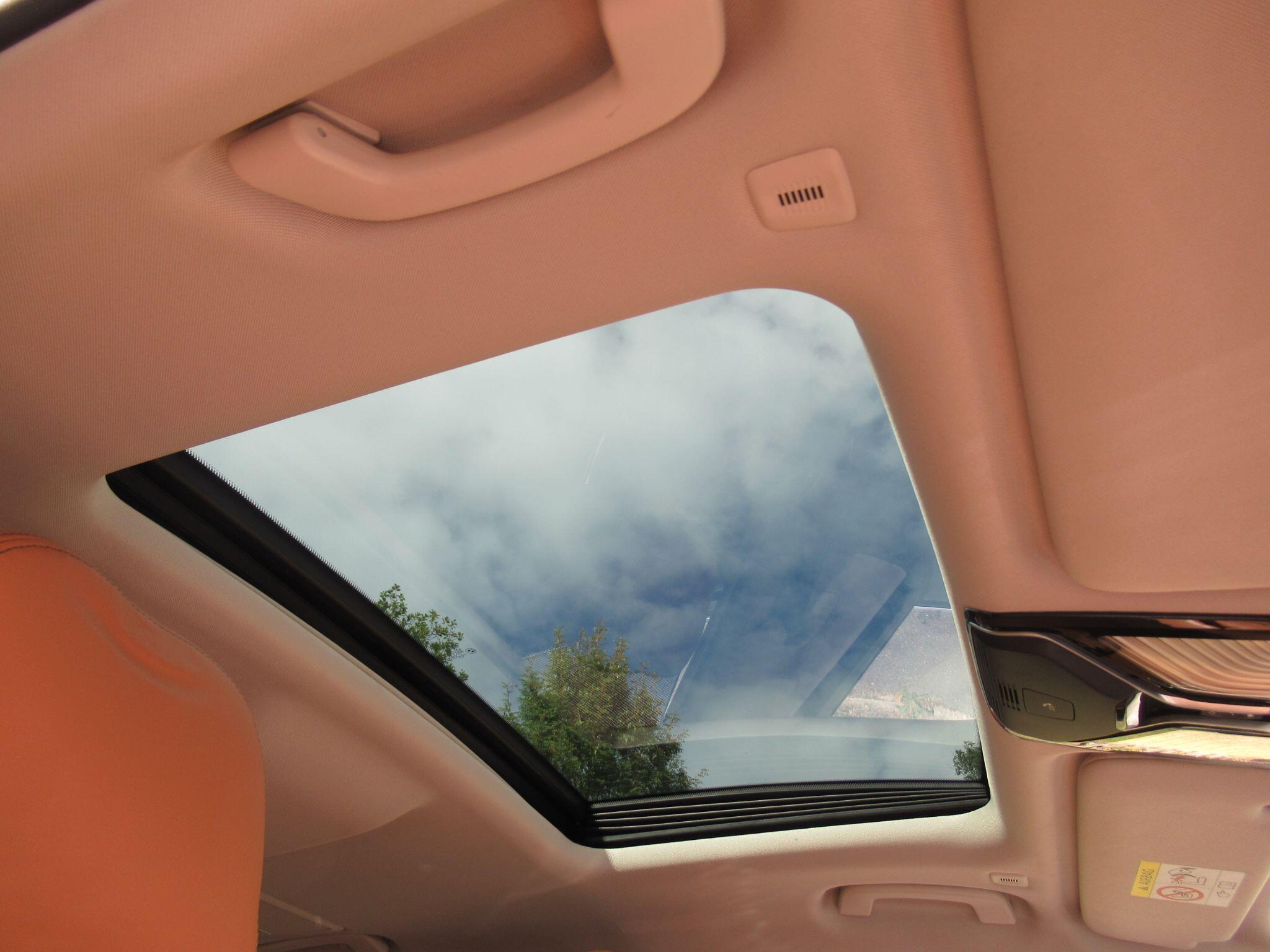 BMW 7 Series - Image 37