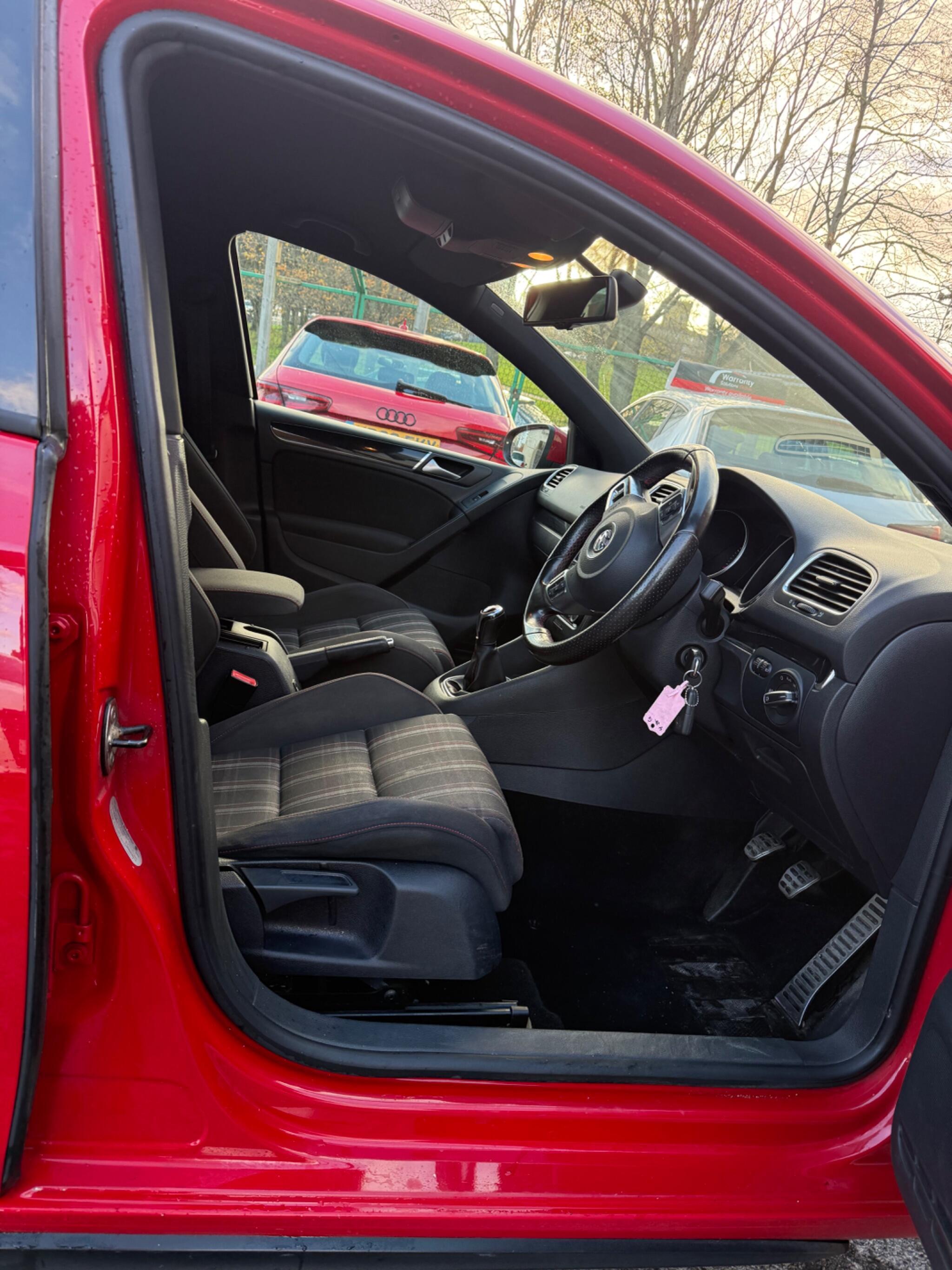 Volkswagen Golf - Image 18