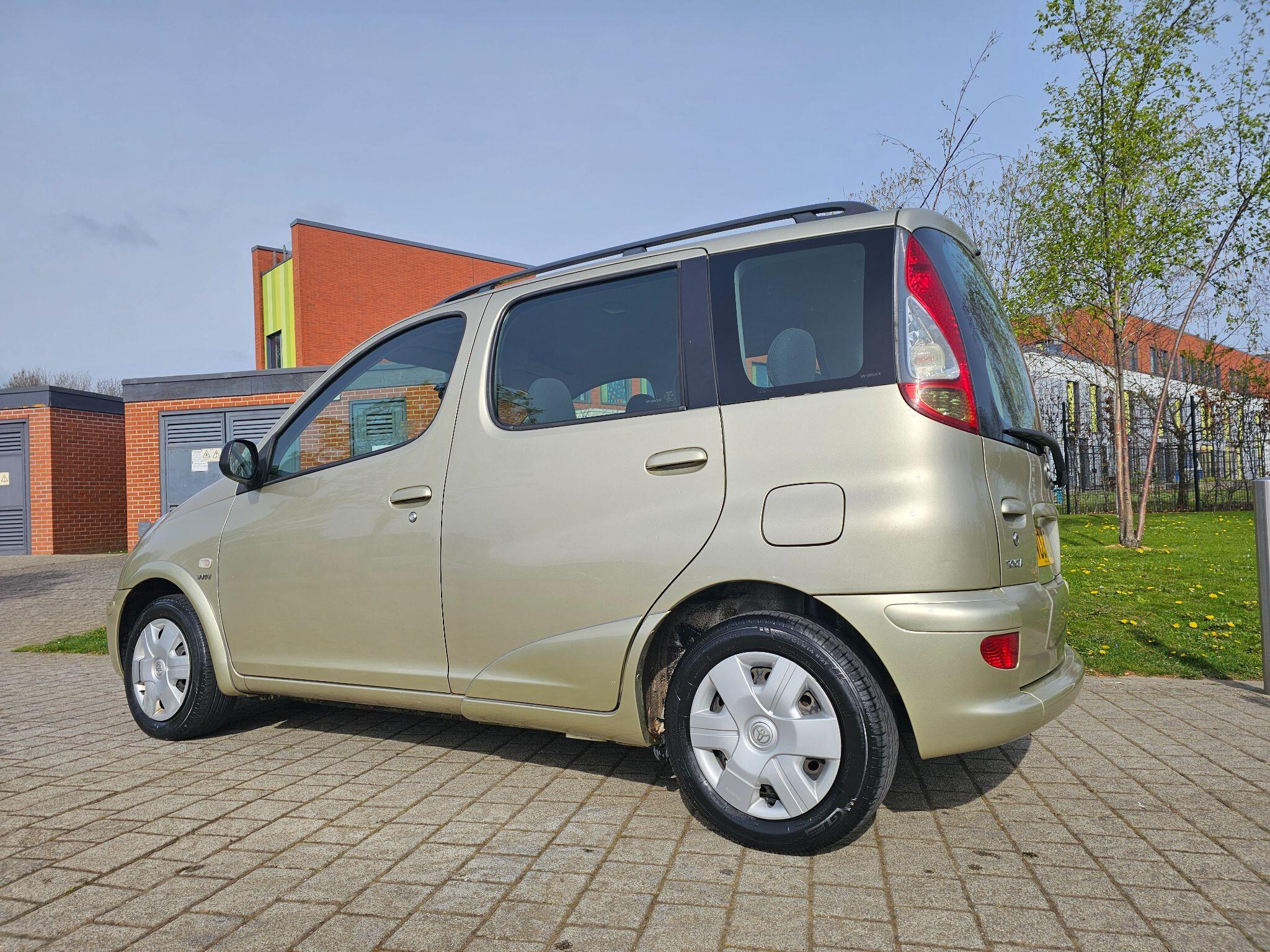 Toyota Yaris Verso - Image 12