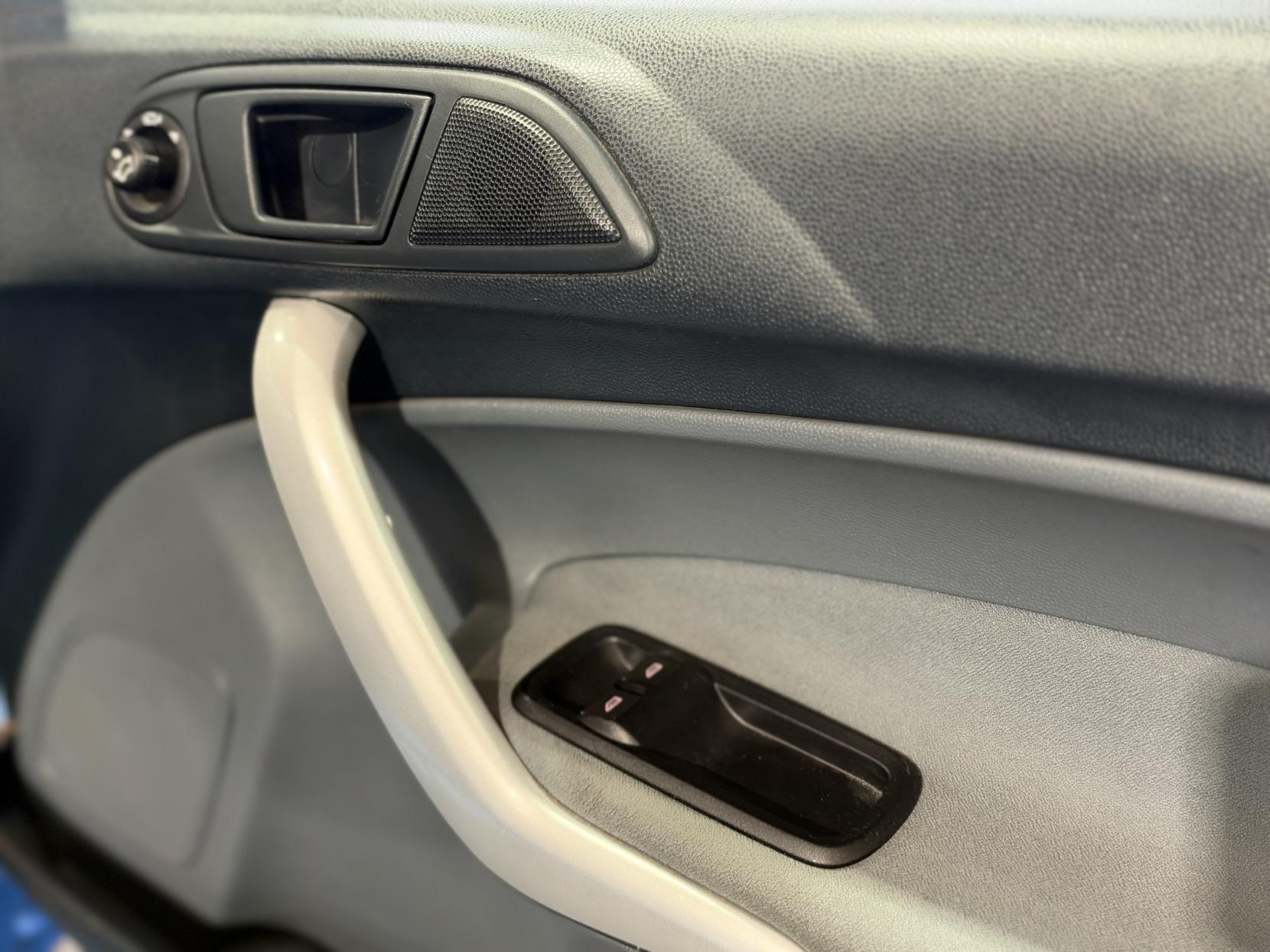 Ford Fiesta - Image 11