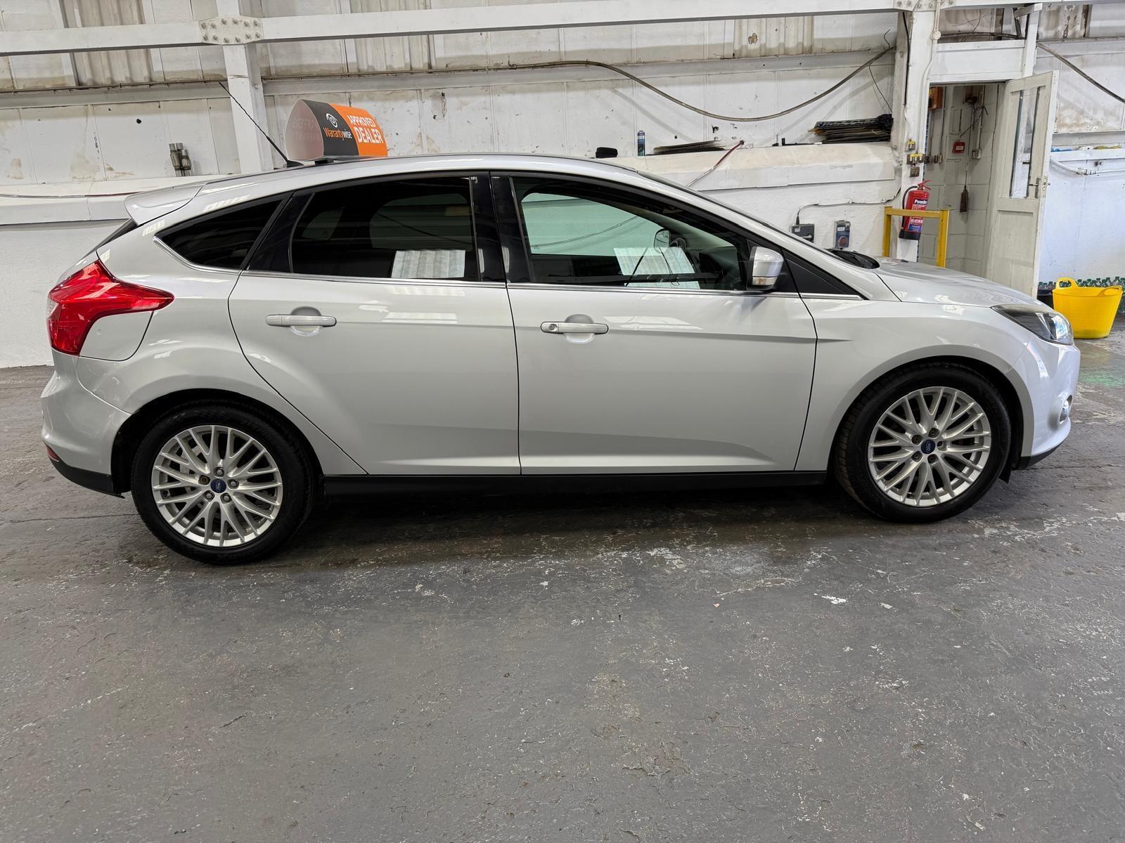 Ford Focus - Image 10