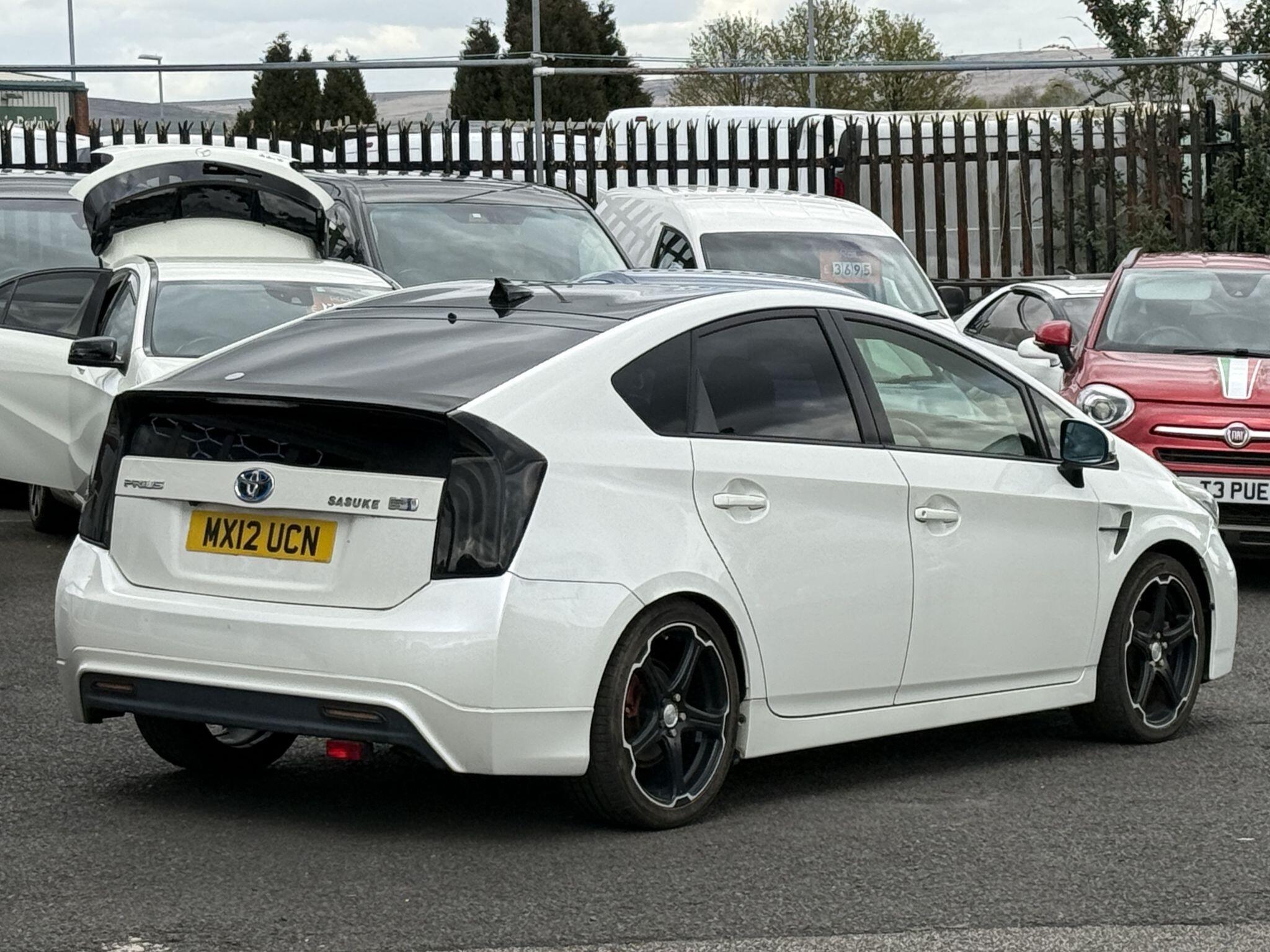 Toyota Prius - Image 13