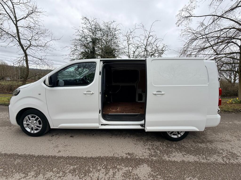 Vauxhall Vivaro - Image 15