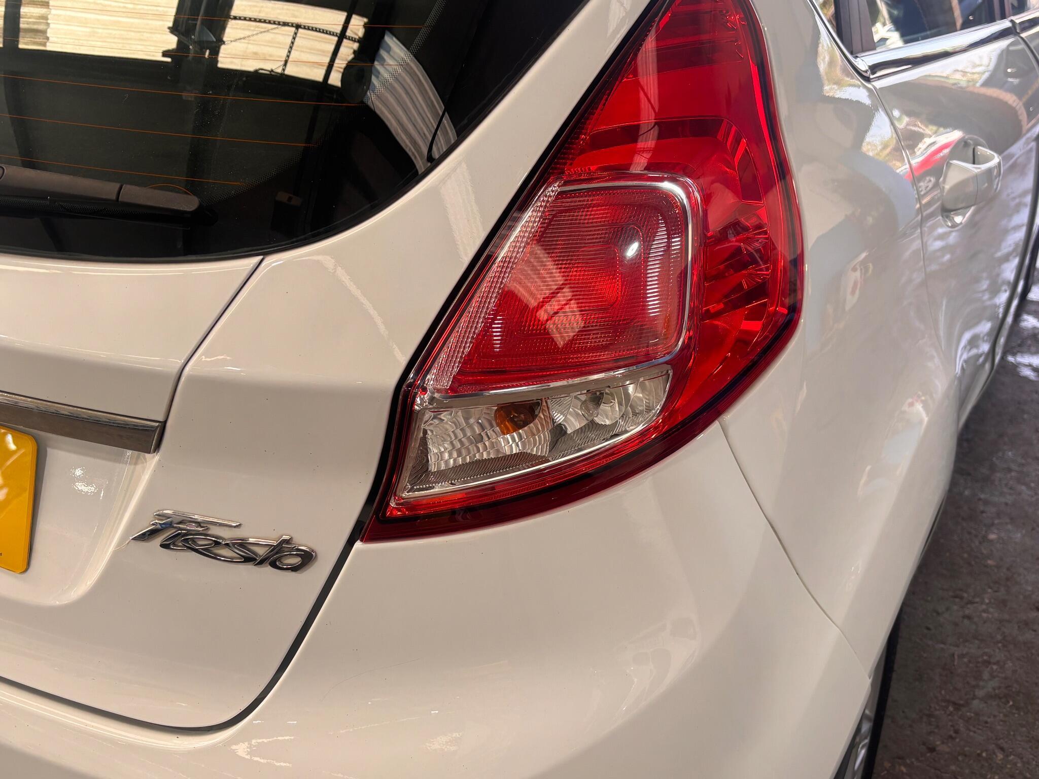 Ford Fiesta - Image 10