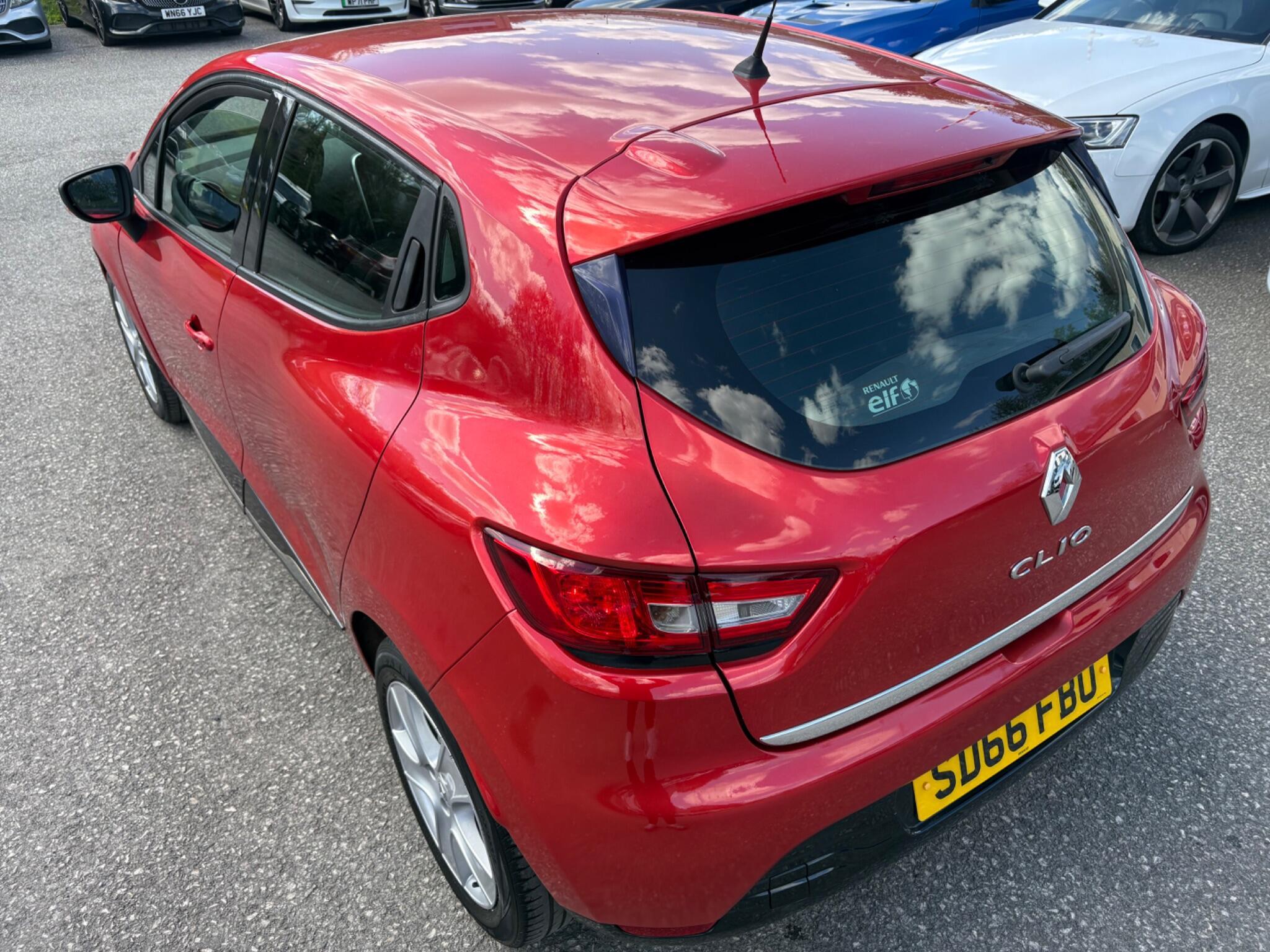 Renault Clio - Image 14