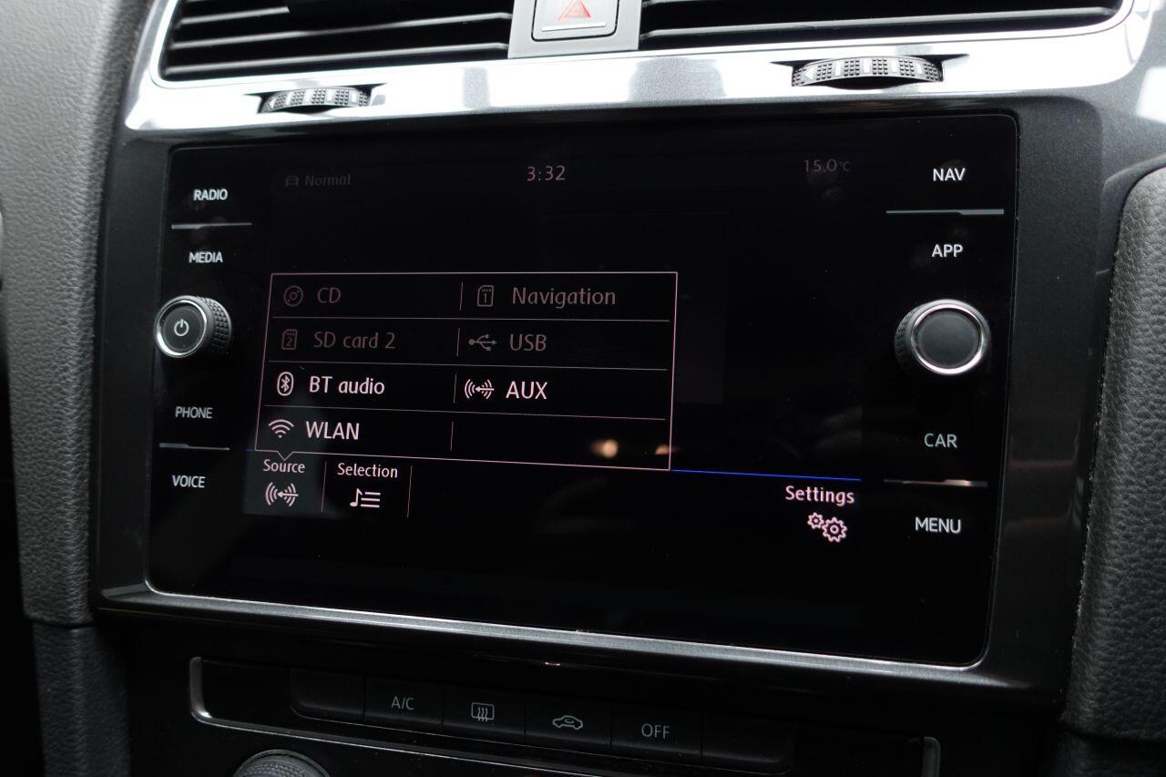 Volkswagen Golf - Image 27