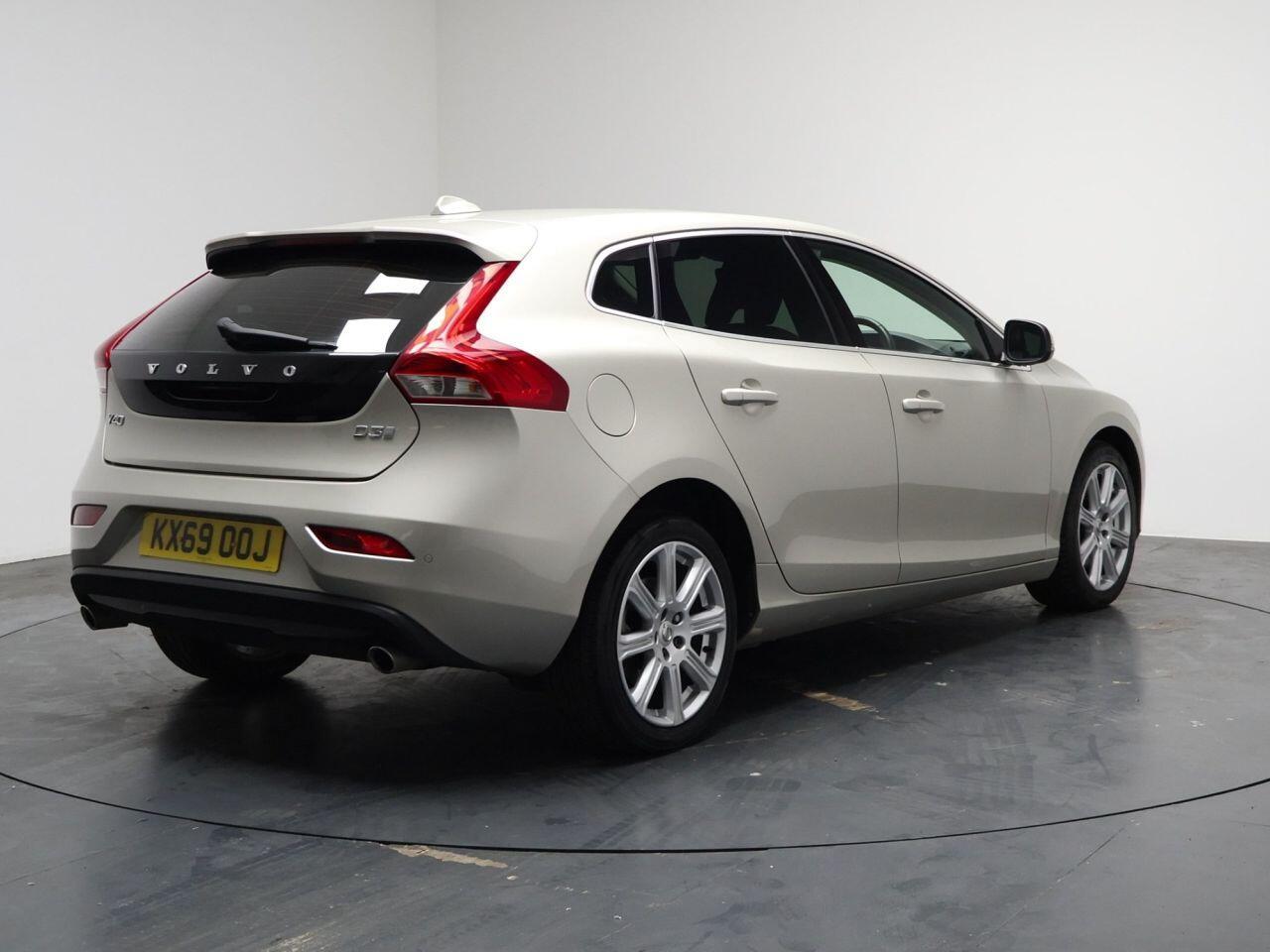 Volvo V40 - Image 12