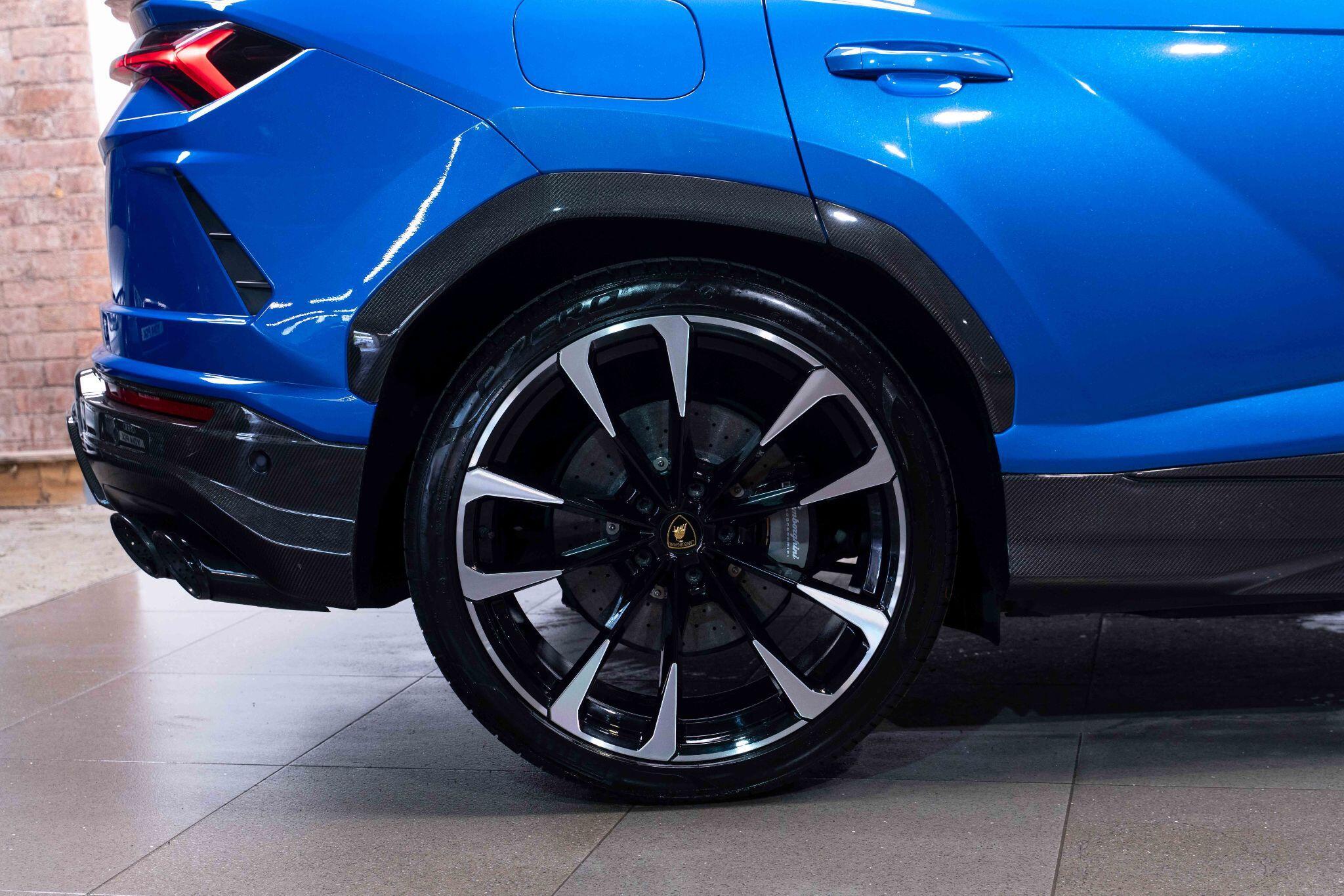 Lamborghini Urus - Image 6