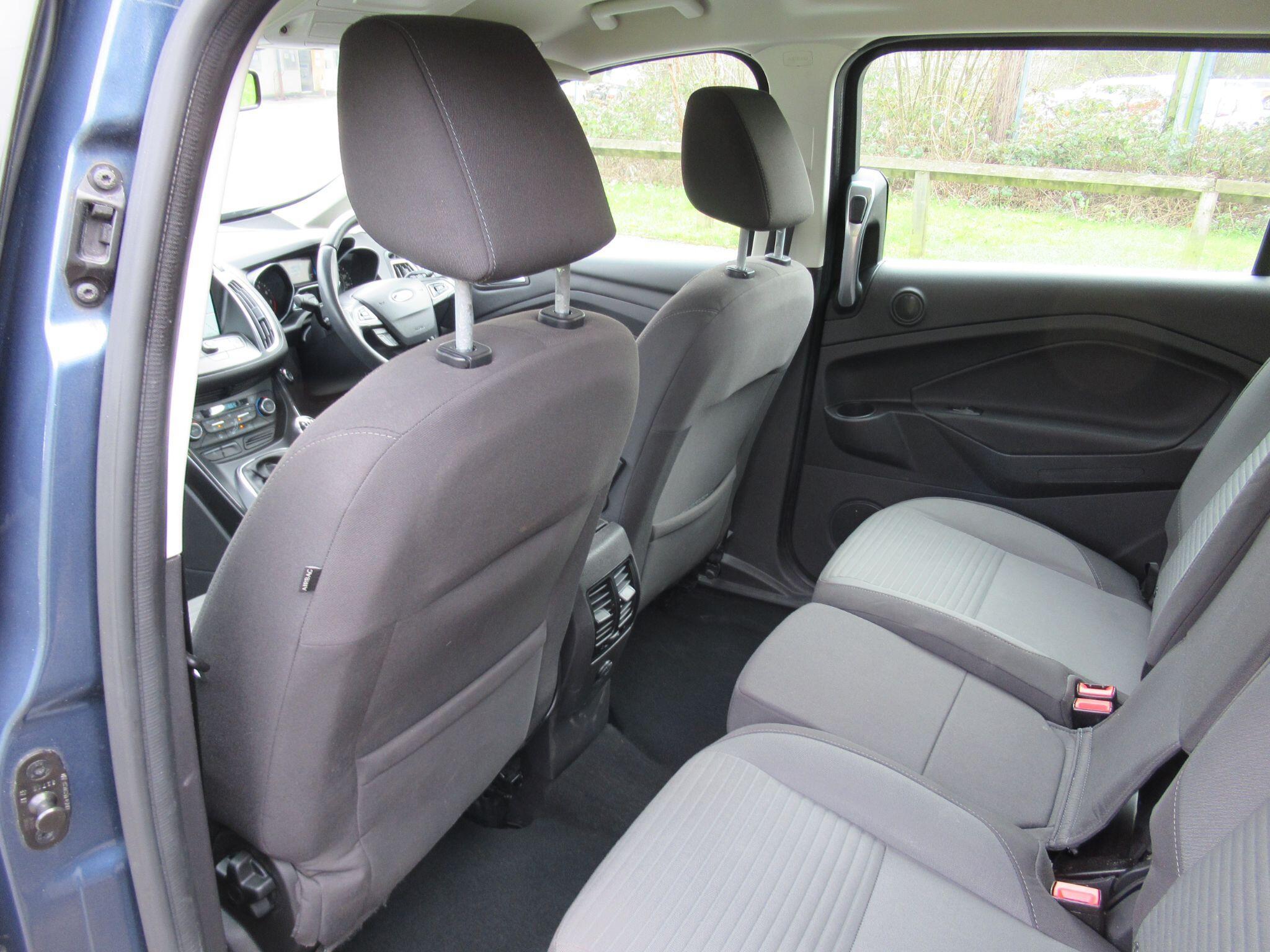 Ford Grand C-MAX - Image 18