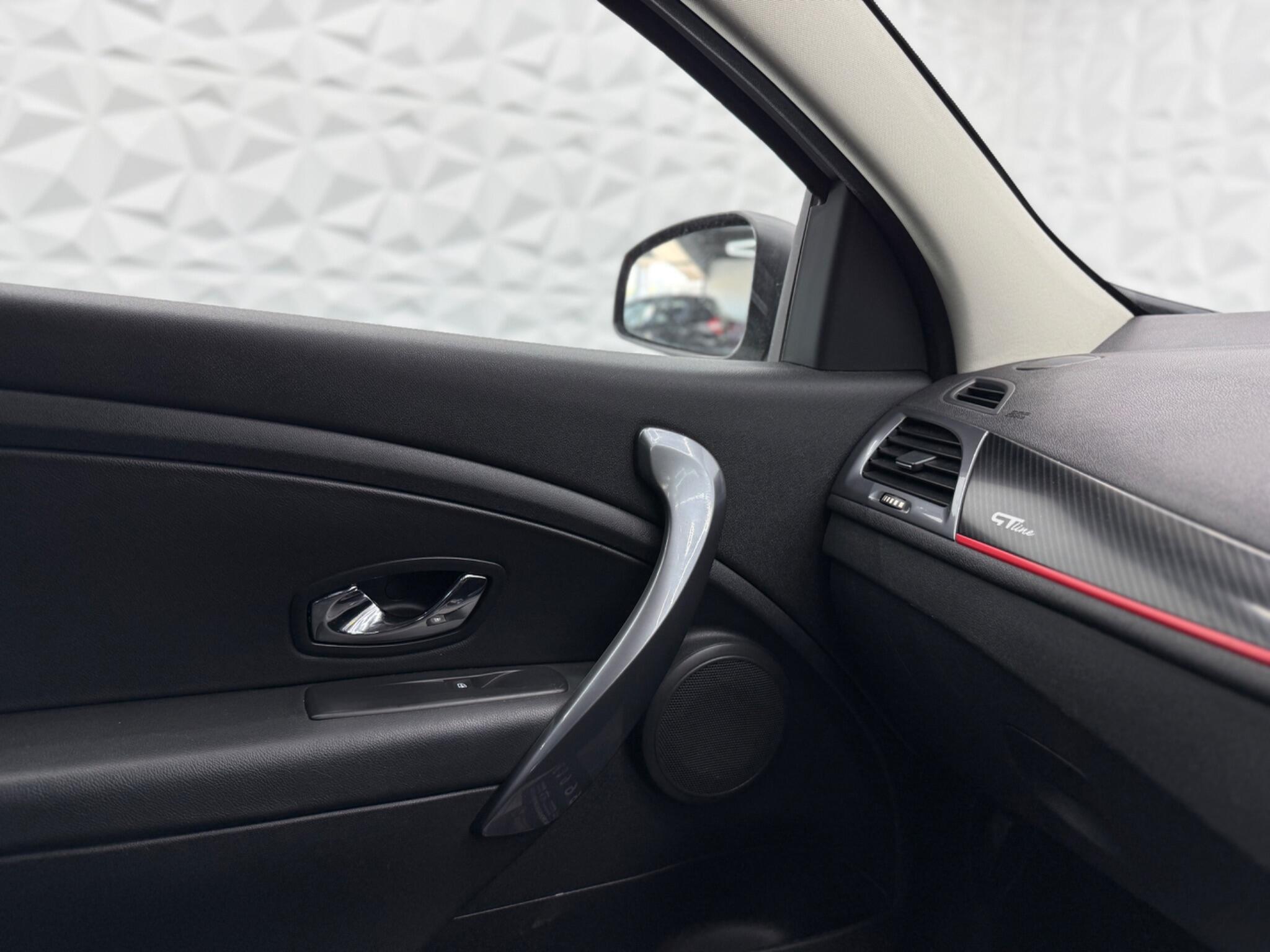 Renault Megane - Image 43