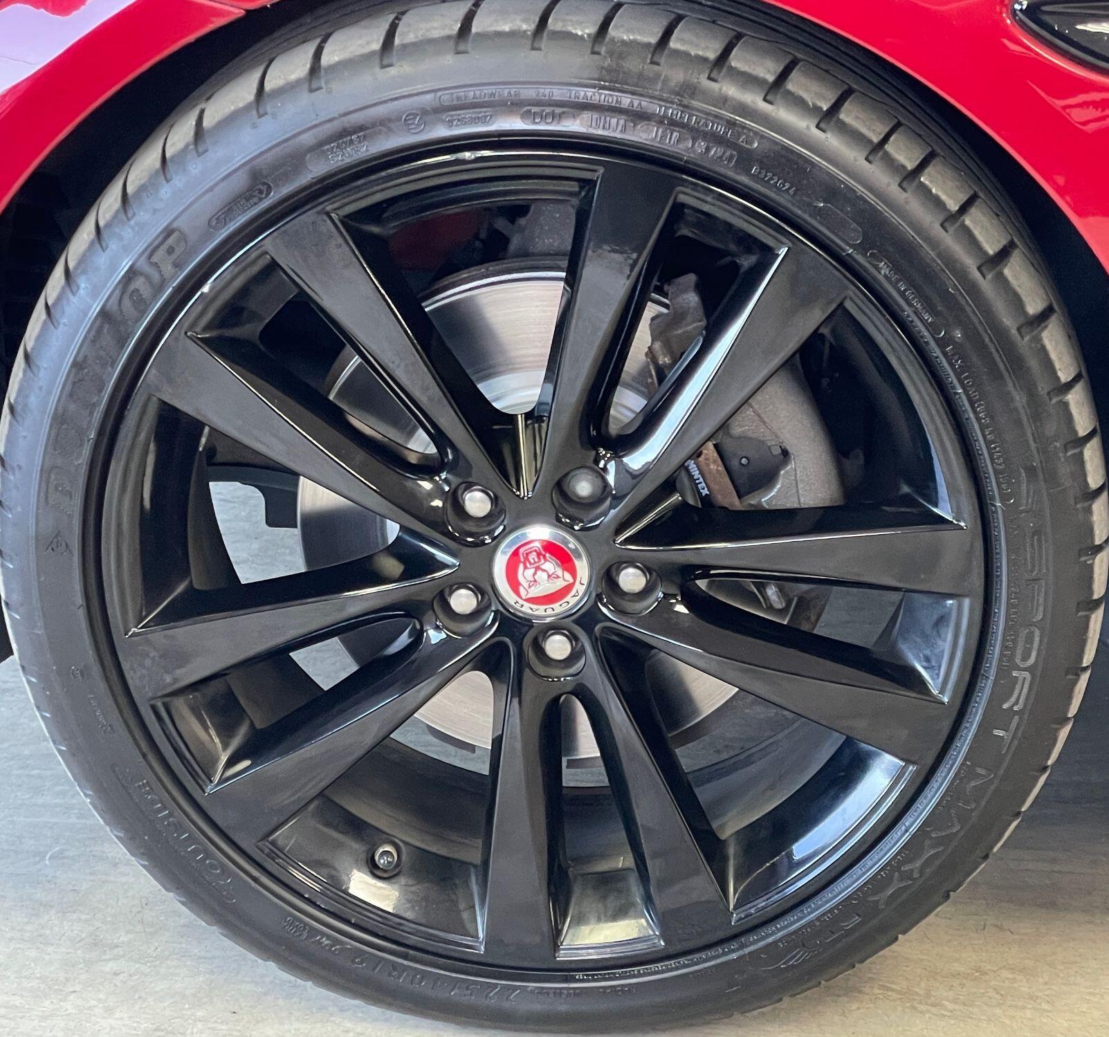 Jaguar XE - Image 16