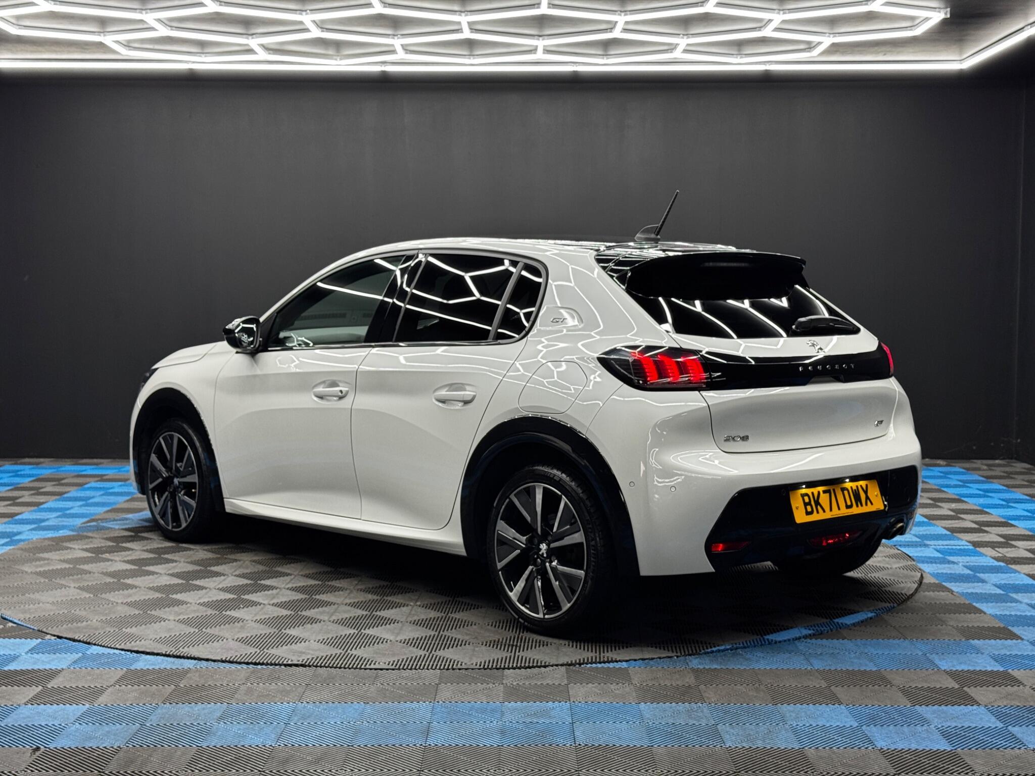 Peugeot 208 - Image 7