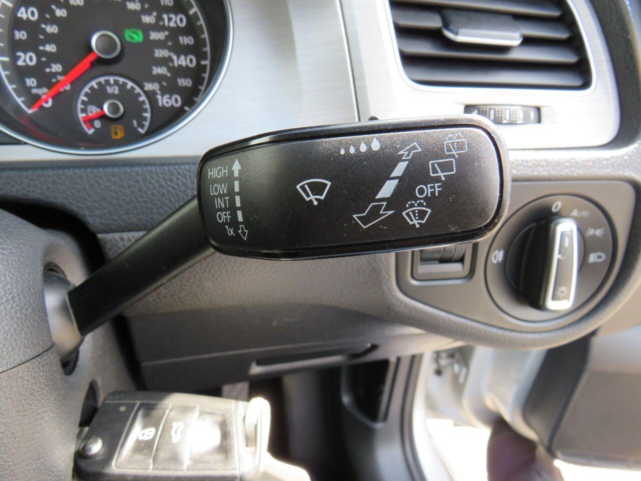 Volkswagen Golf - Image 17