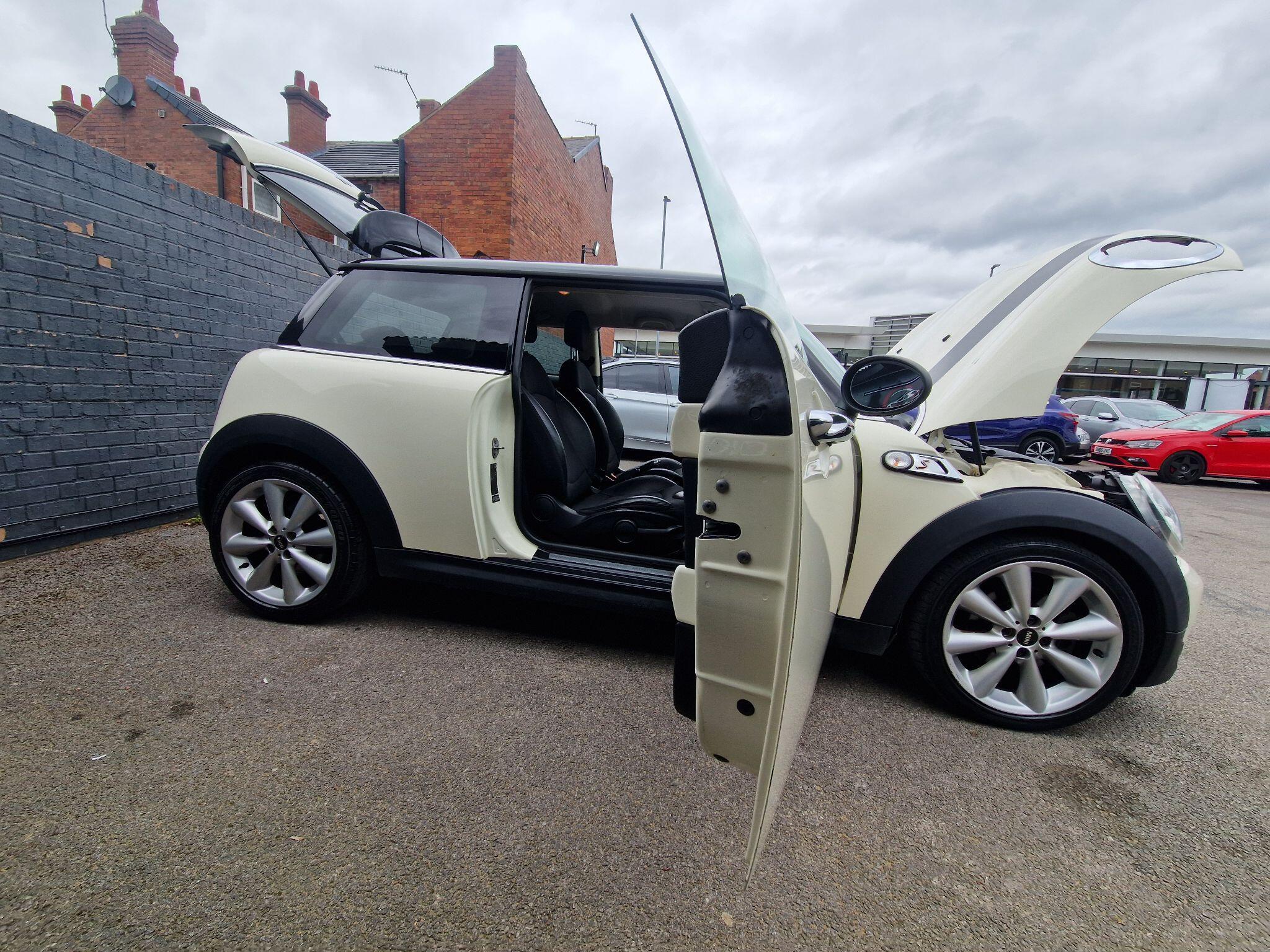 MINI Hatch - Image 23