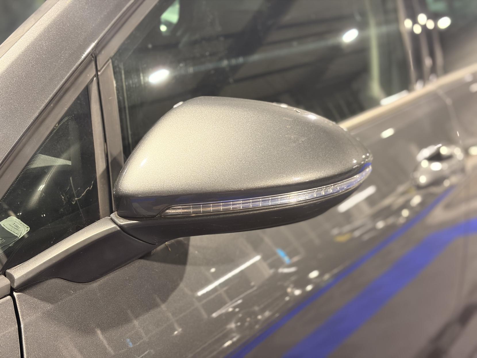 Volkswagen e-Golf - Image 17