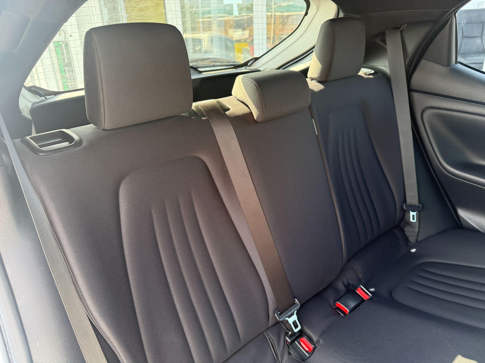 Toyota Yaris - Image 4