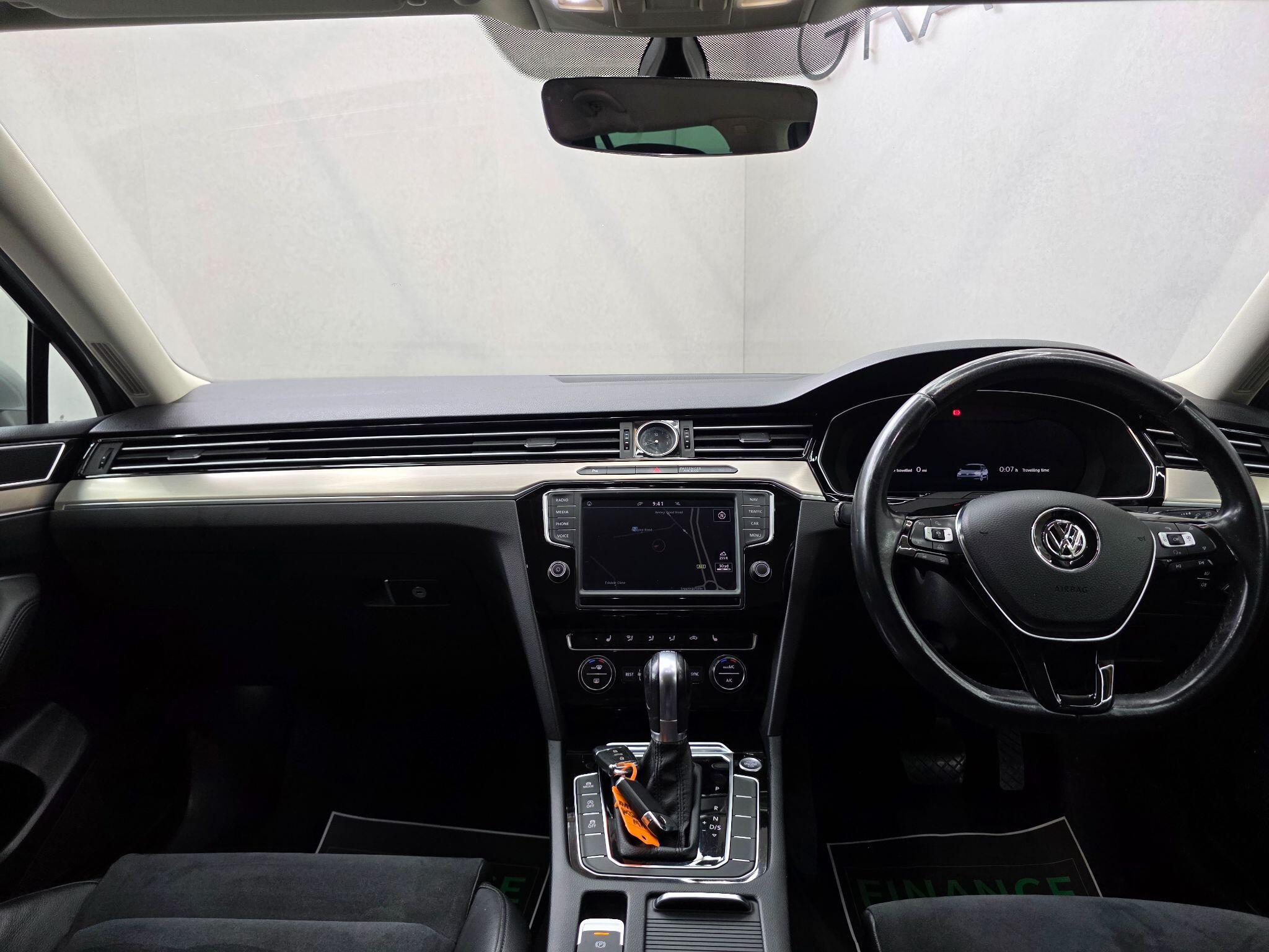 Volkswagen Passat - Image 14