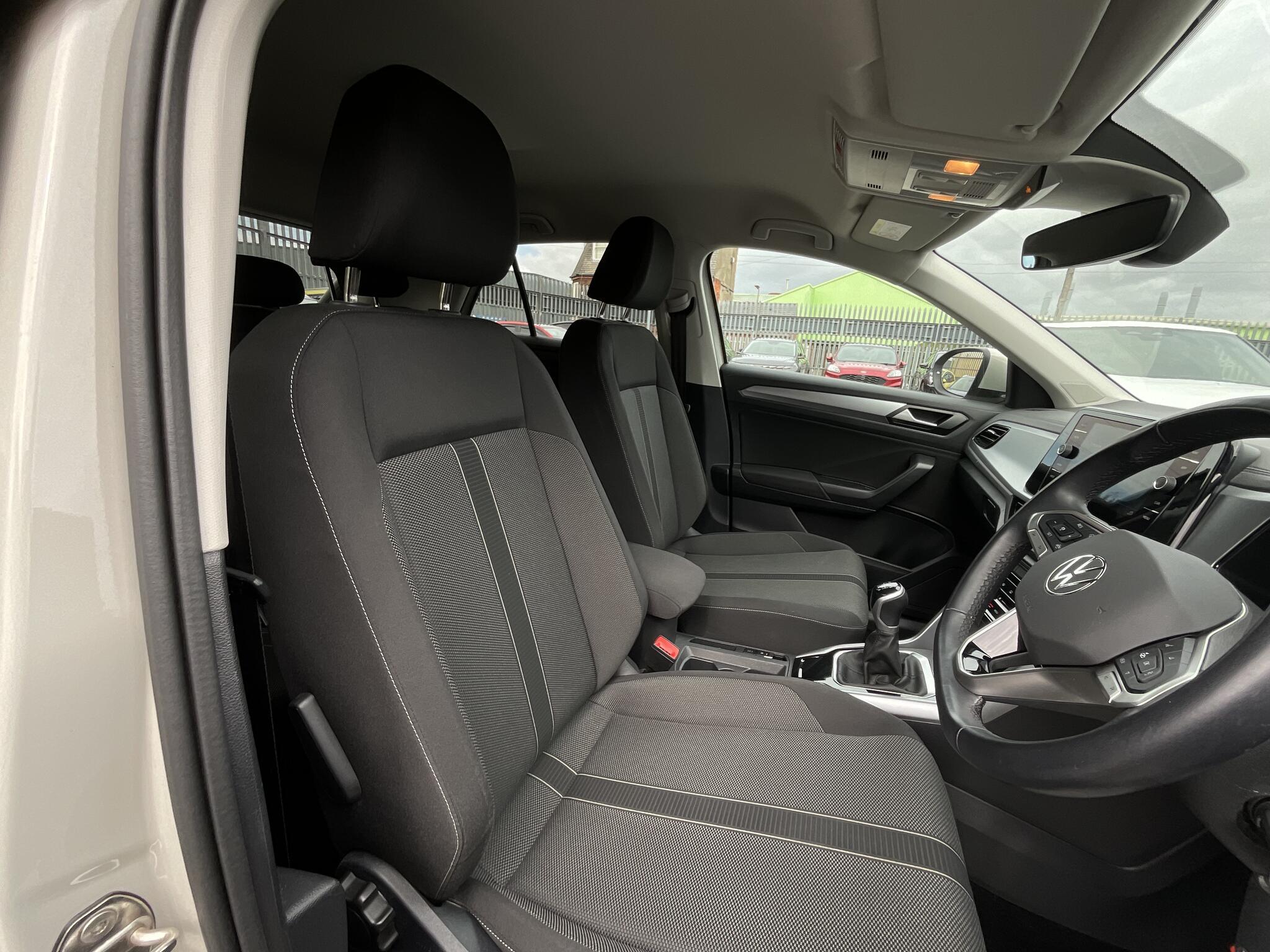 Volkswagen T-Roc - Image 8