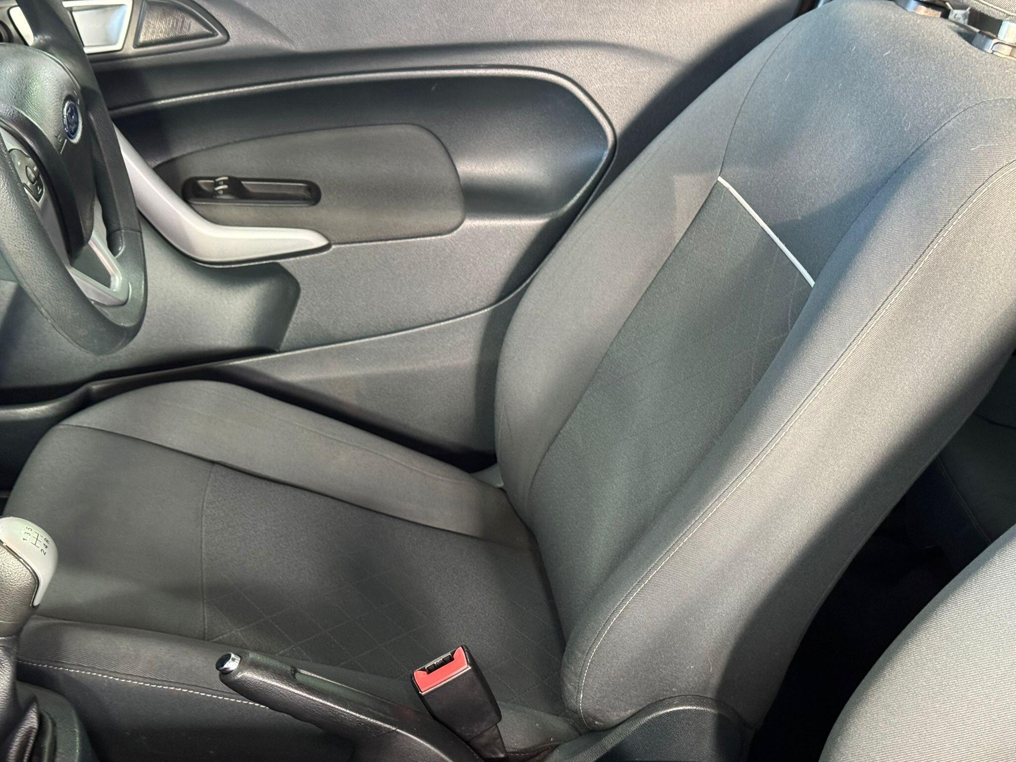 Ford Fiesta - Image 27