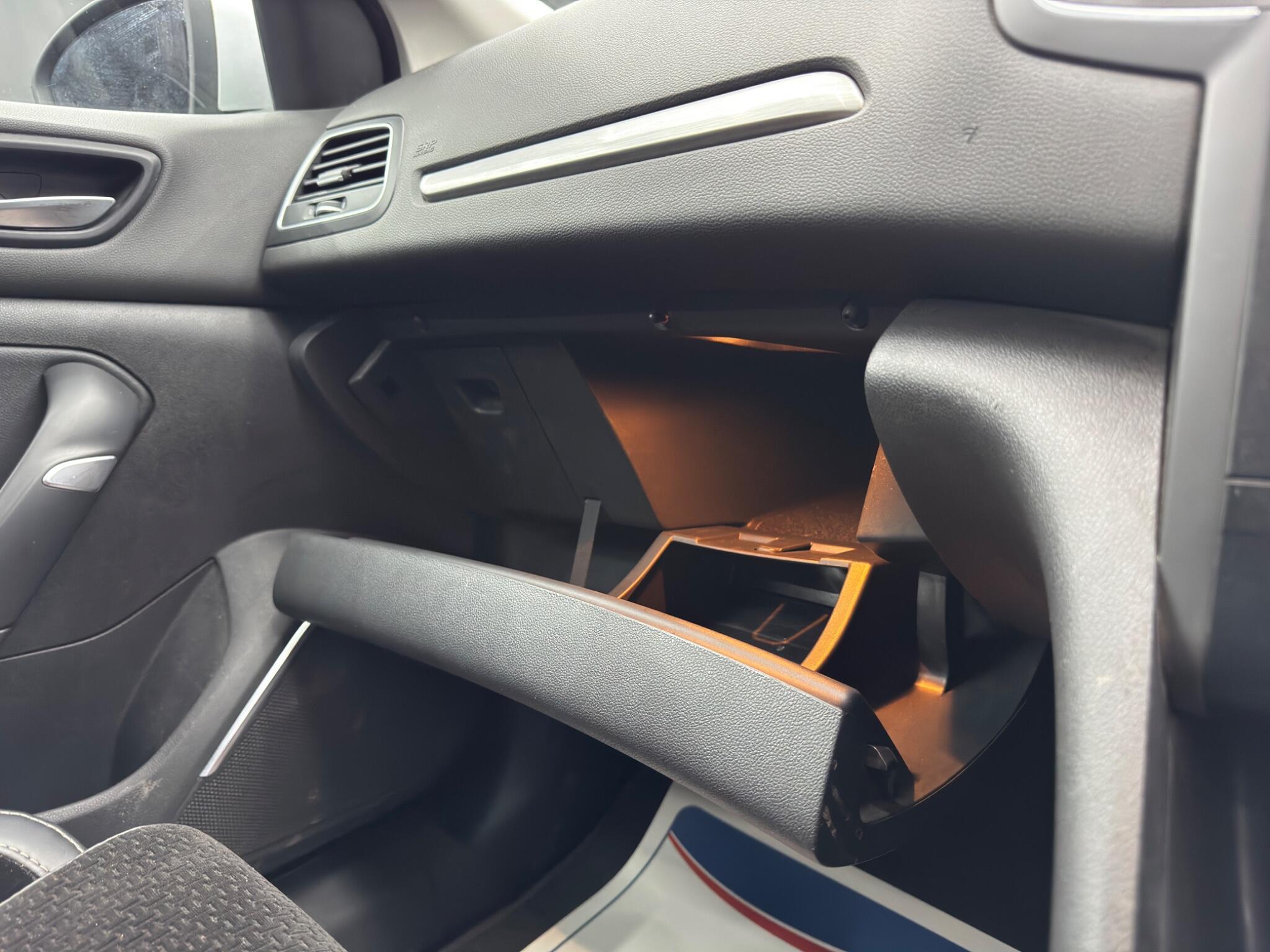 Renault Megane - Image 39