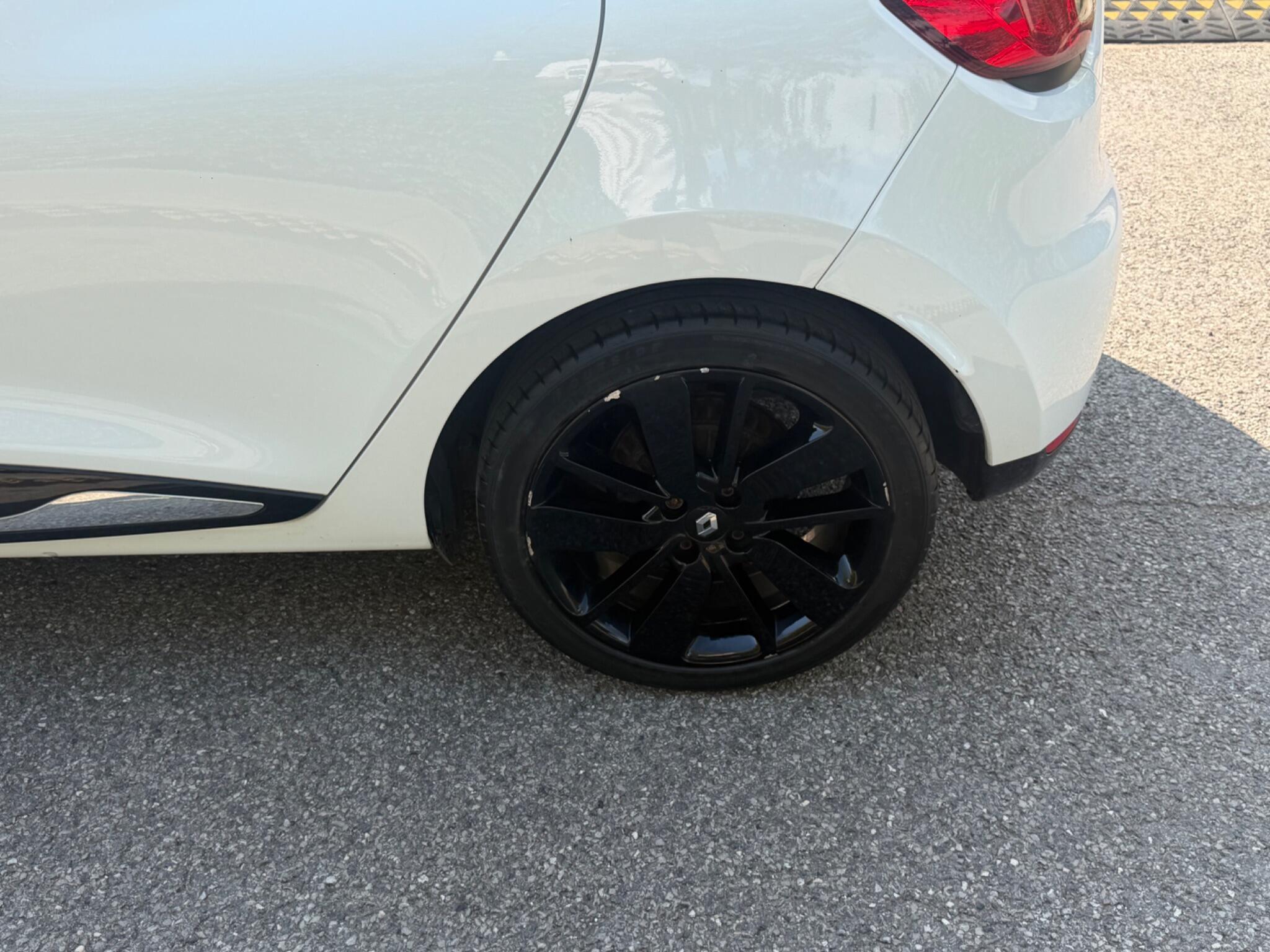 Renault Clio - Image 11