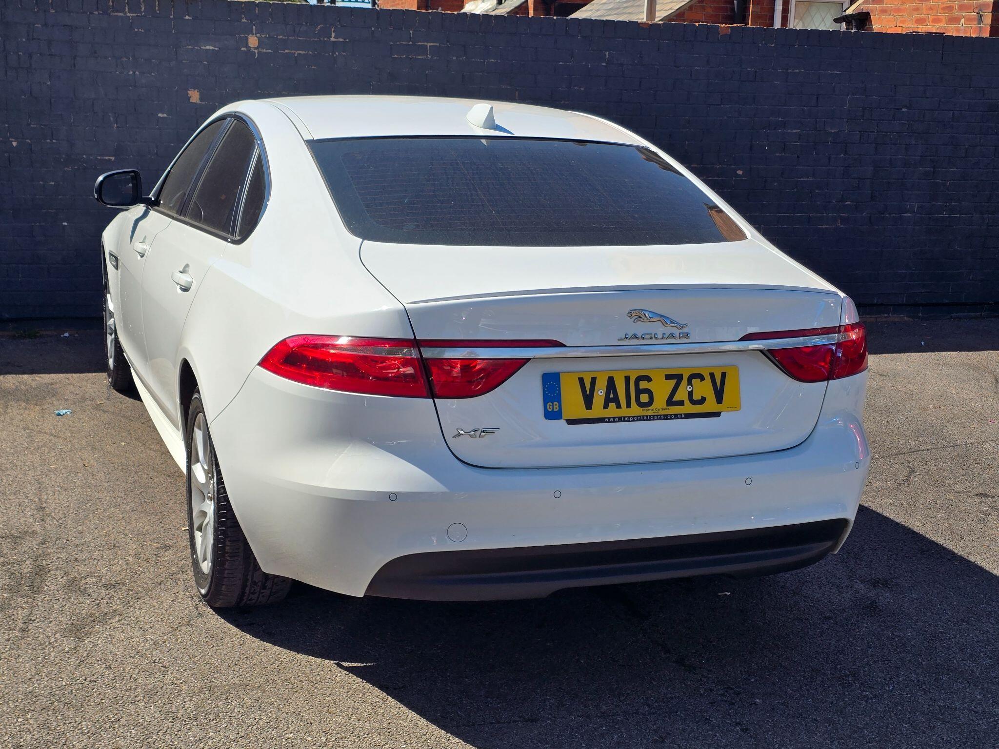 Jaguar XF - Image 7