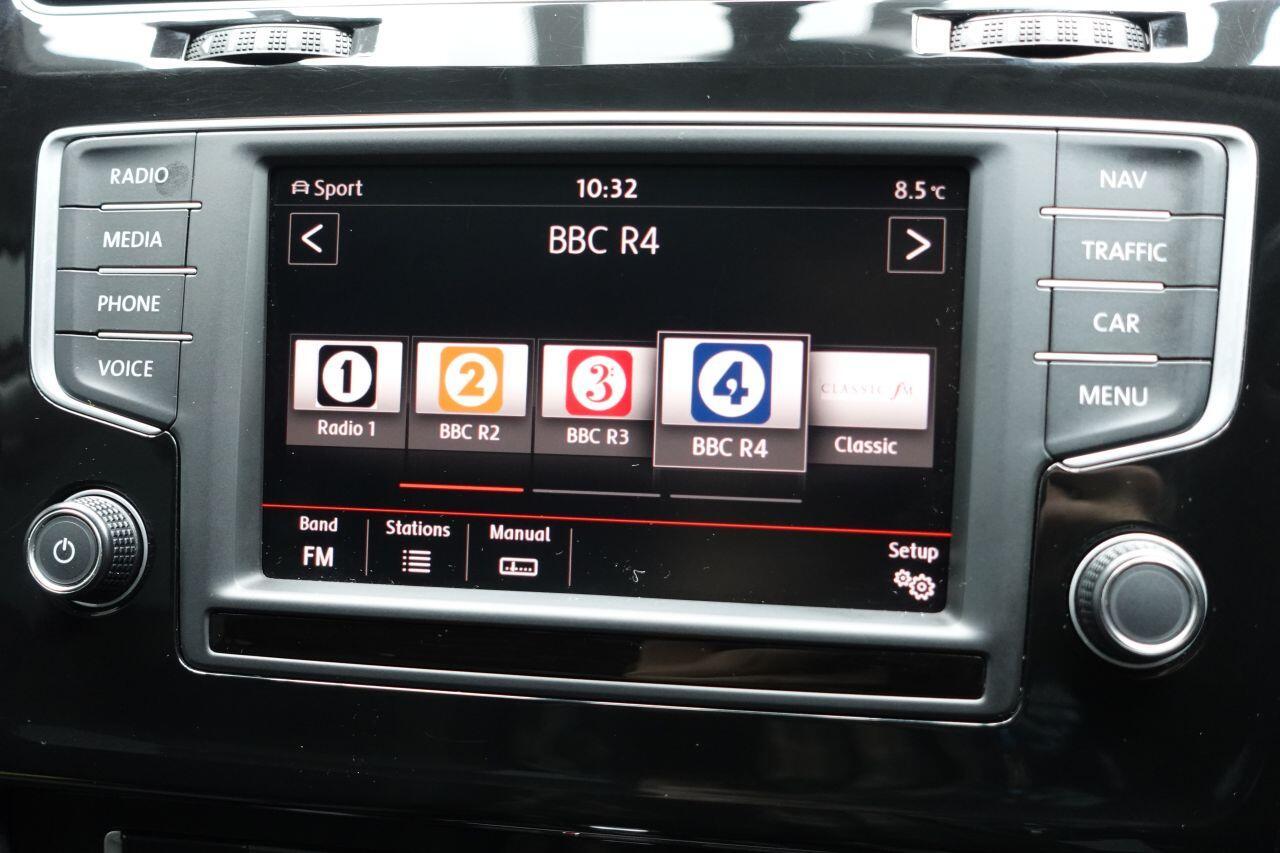 Volkswagen Golf - Image 32