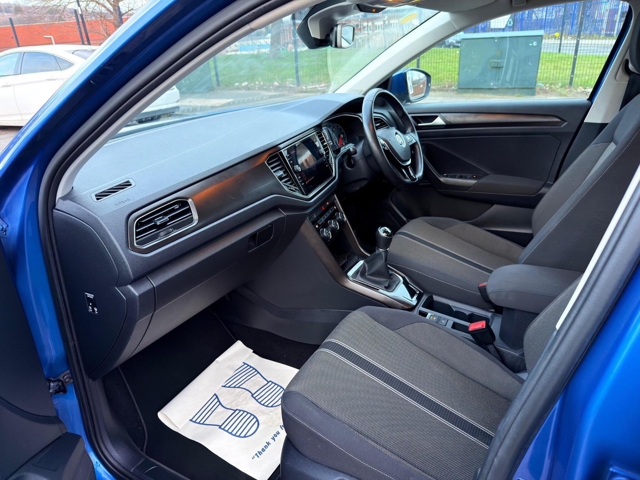 Volkswagen T-Roc - Image 43