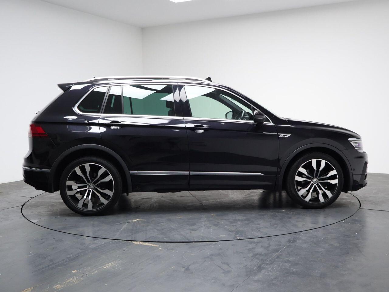 Volkswagen Tiguan - Image 12
