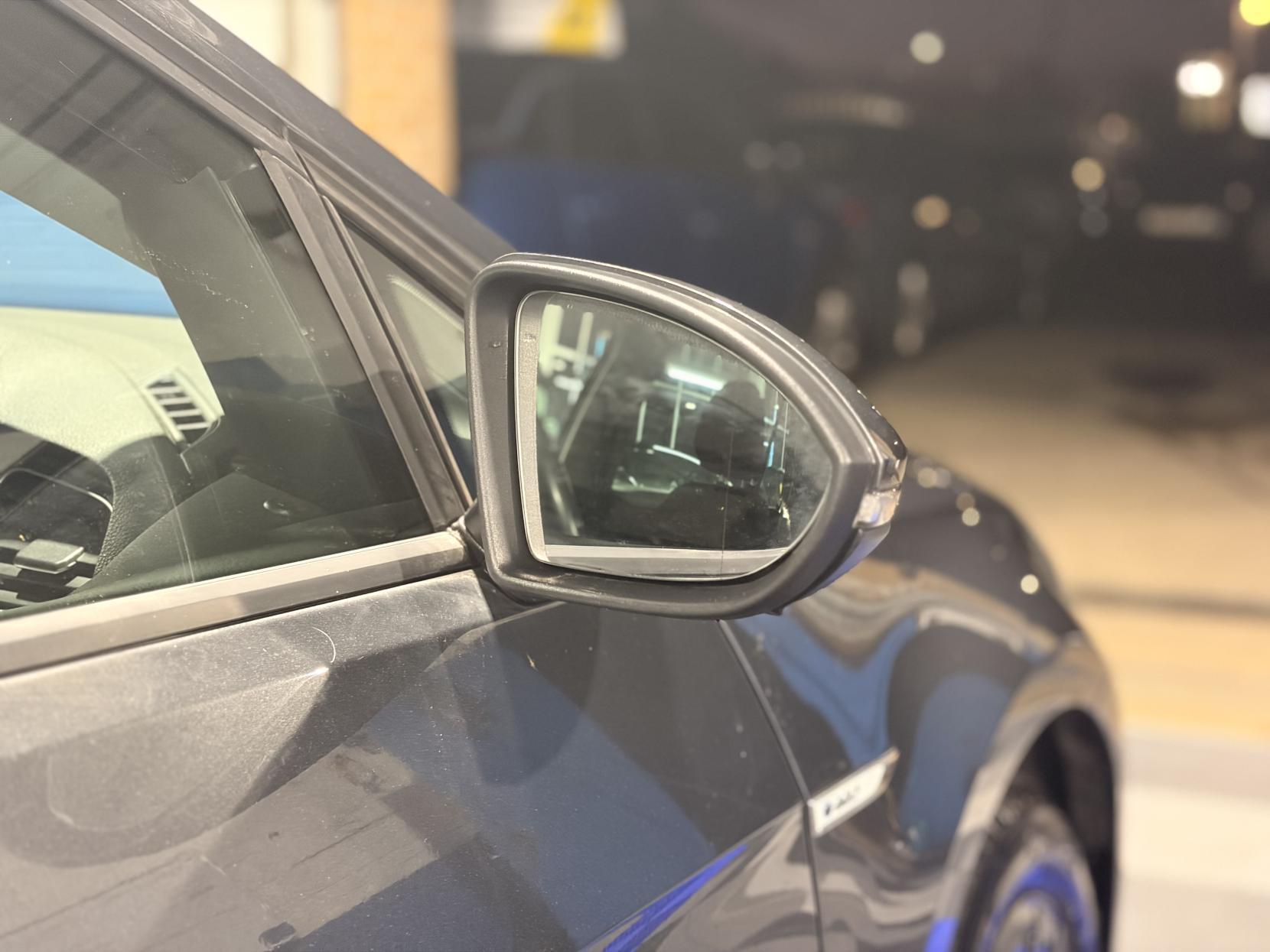 Volkswagen e-Golf - Image 19
