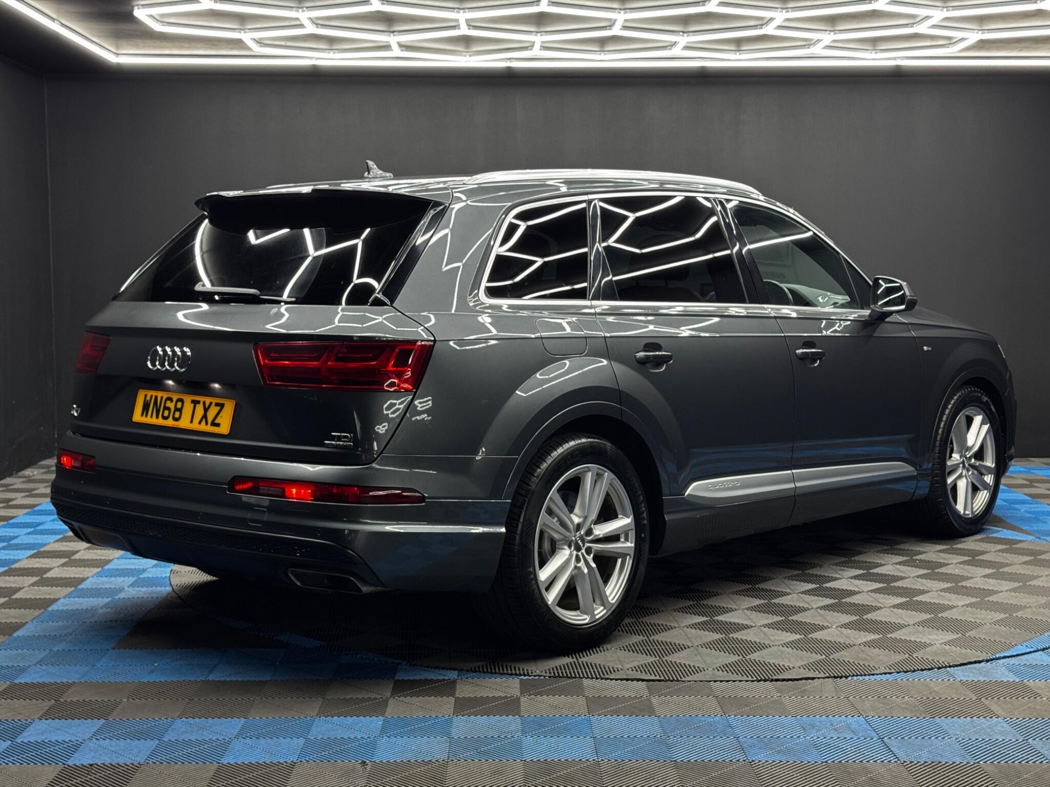Audi Q7 - Image 5