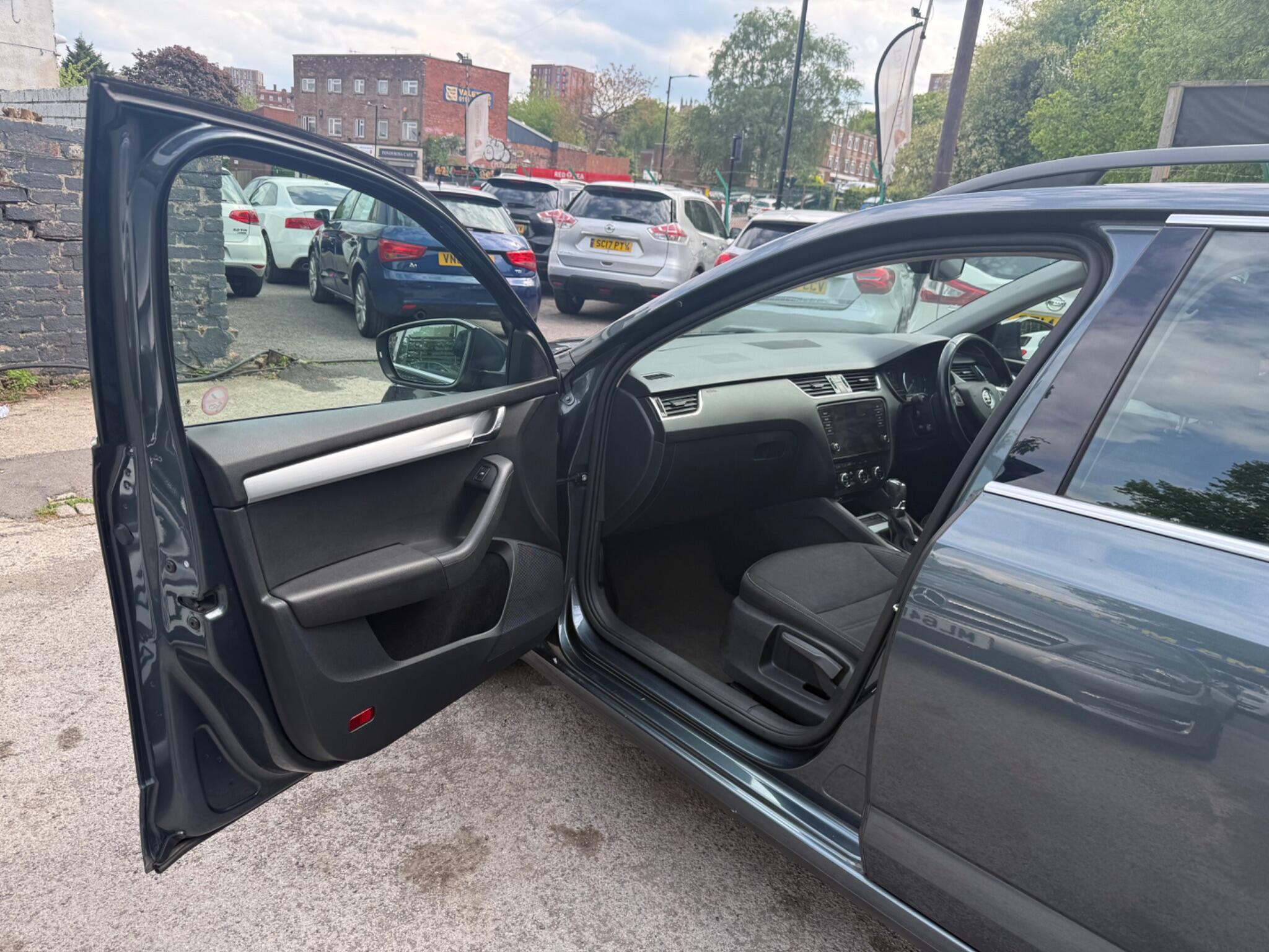 Skoda Octavia - Image 25