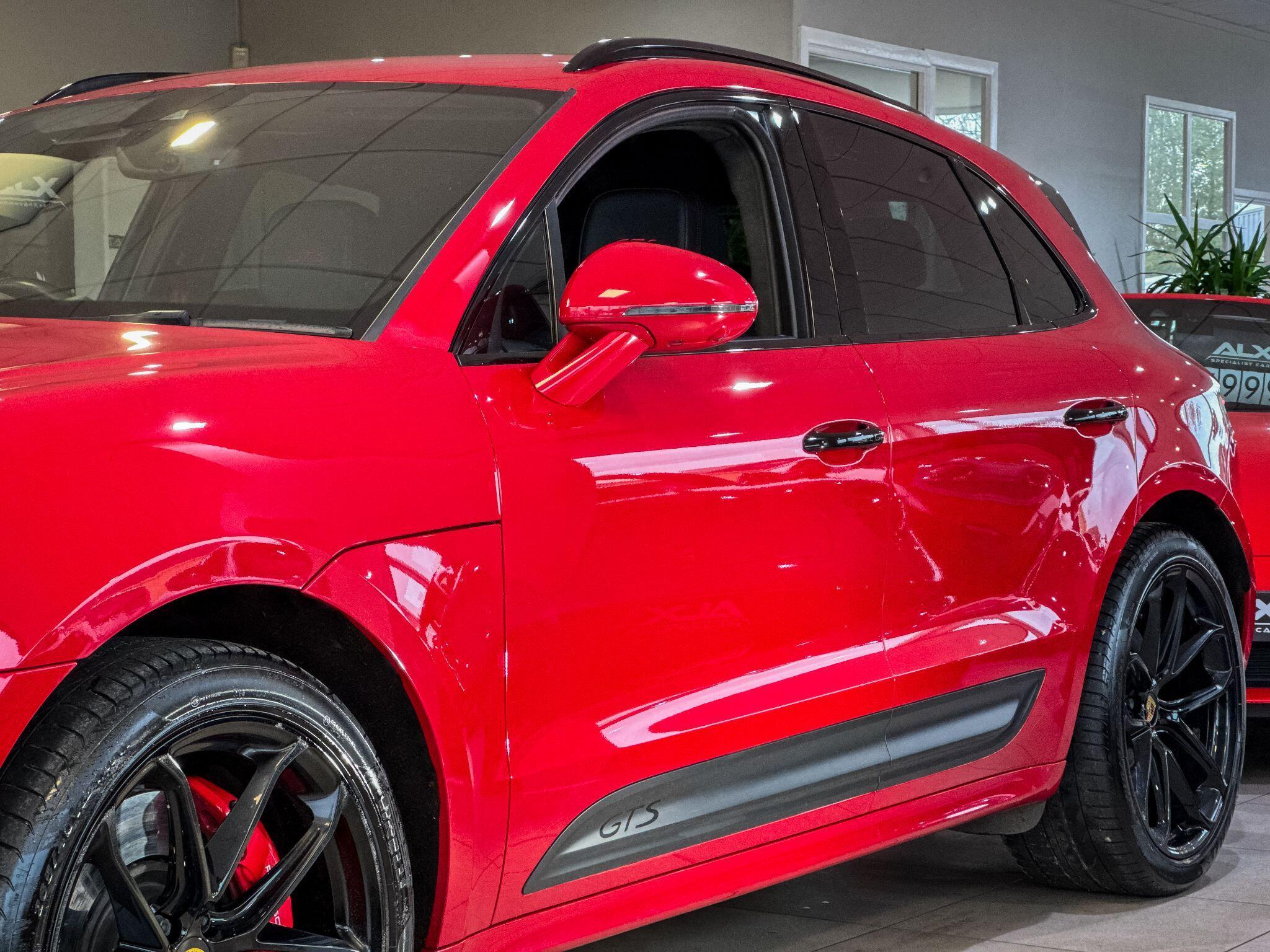 Porsche Macan - Image 12