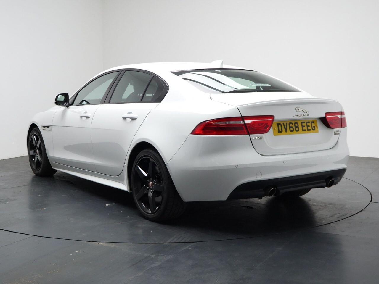 Jaguar XE - Image 10