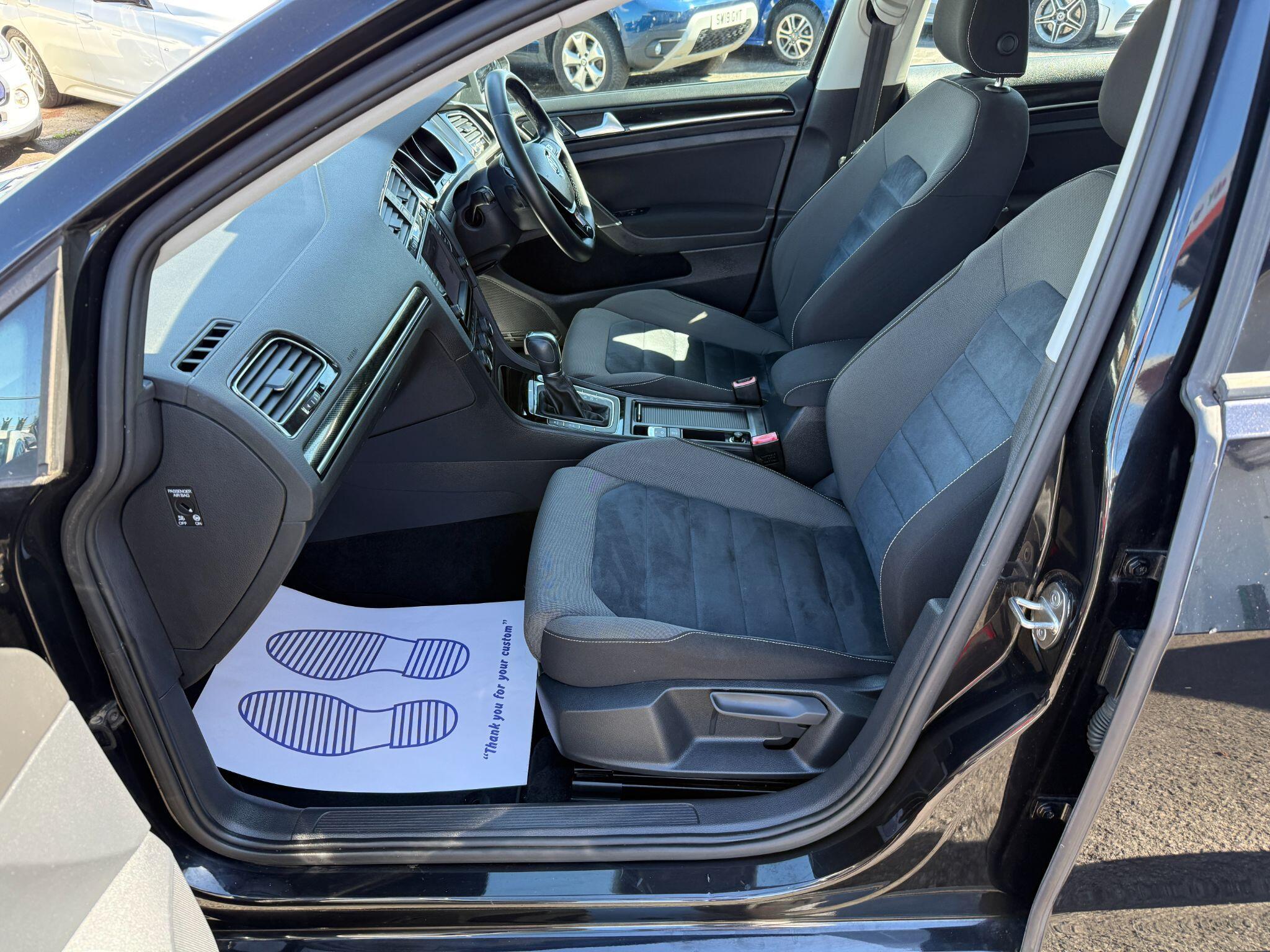 Volkswagen Golf - Image 29