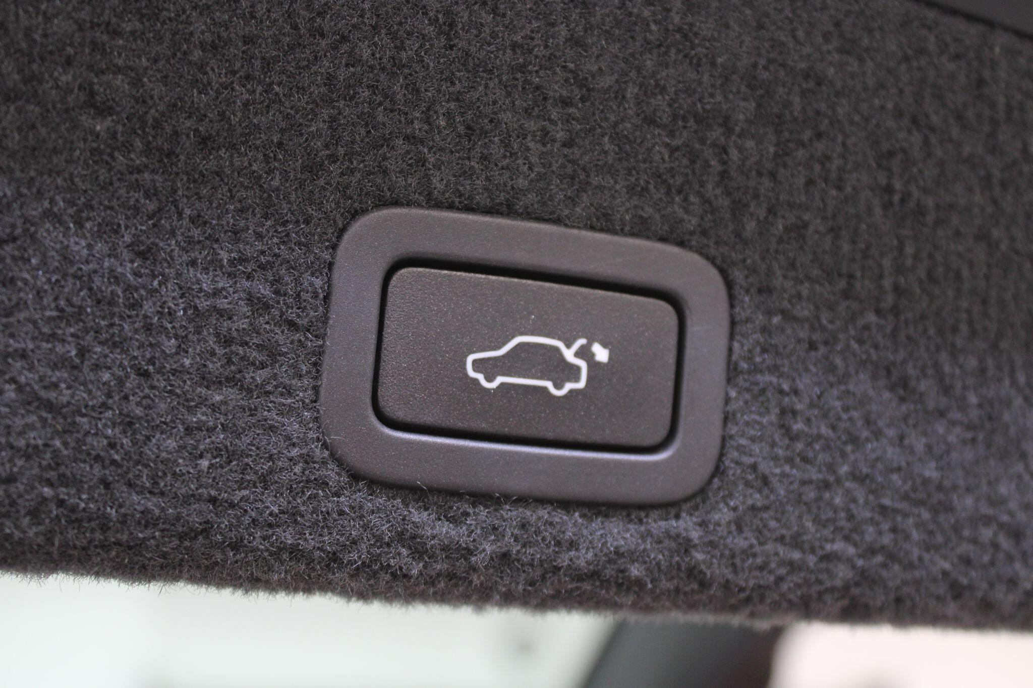 Volvo XC60 - Image 29