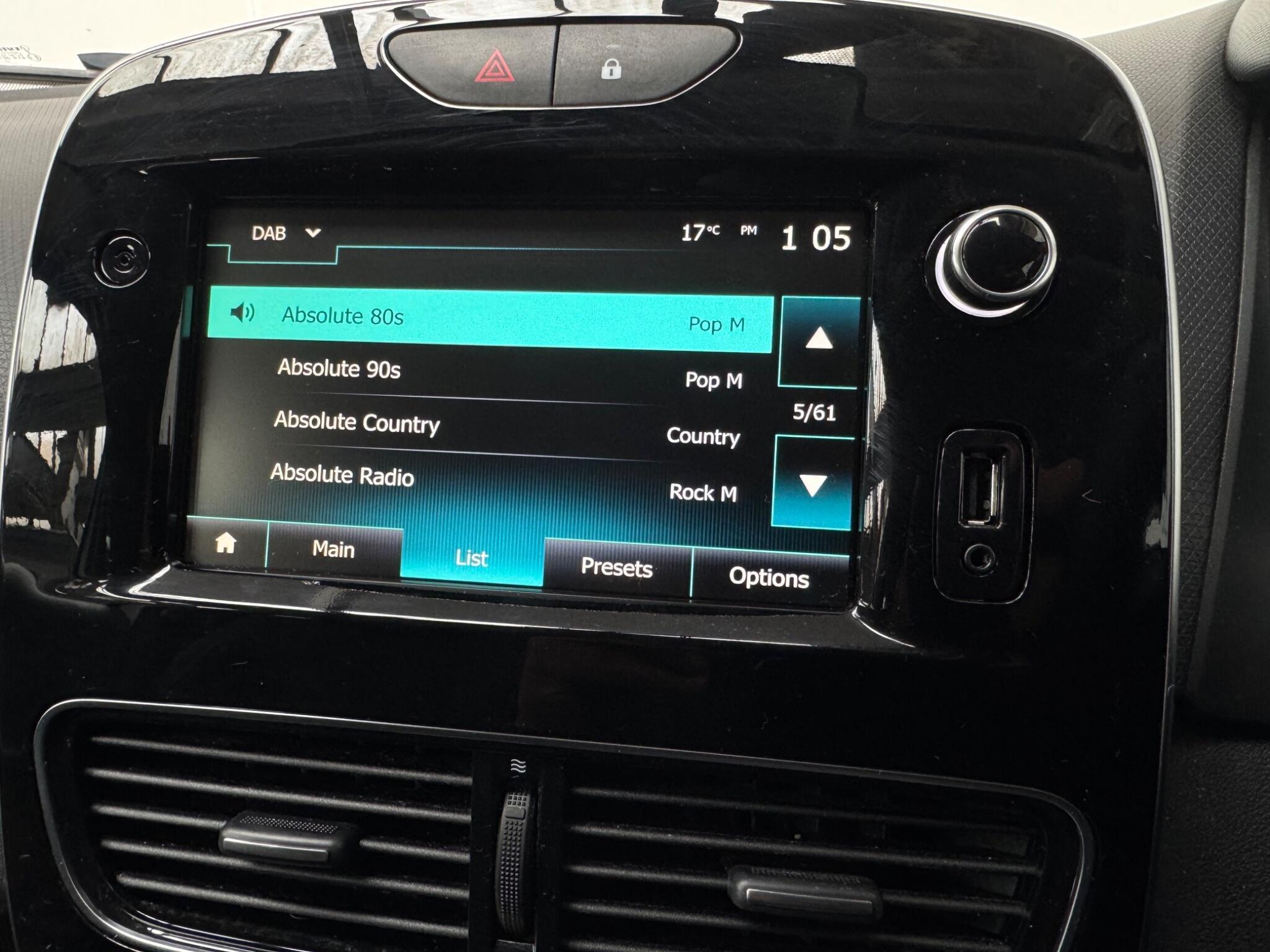 Renault Clio - Image 16