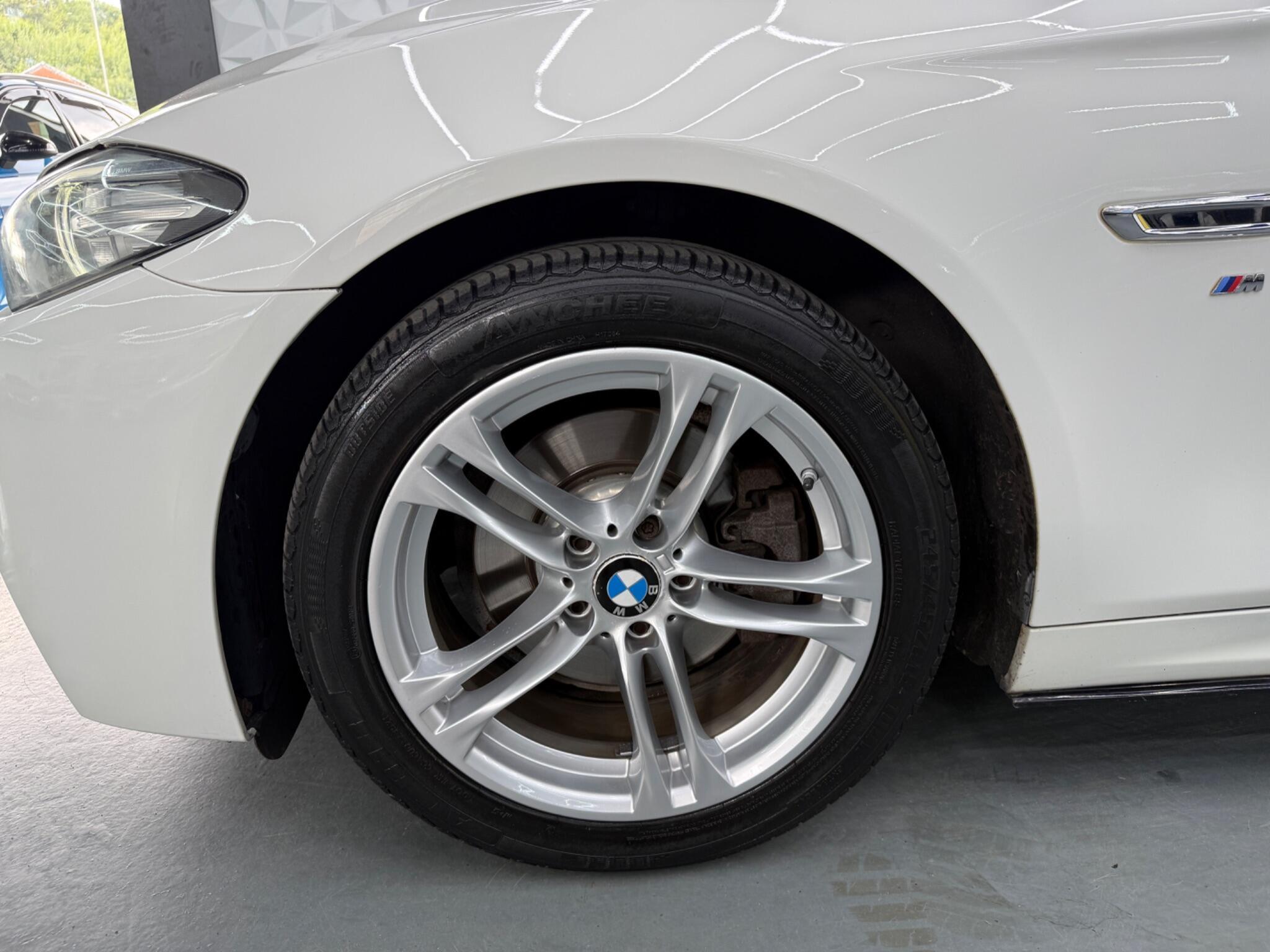 BMW 5 Series - Image 11
