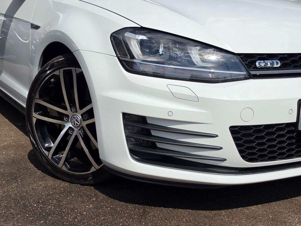 Volkswagen Golf - Image 8