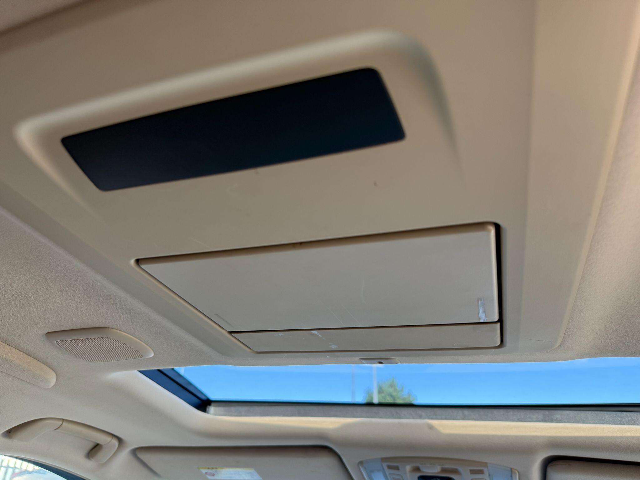 Toyota Alphard - Image 43