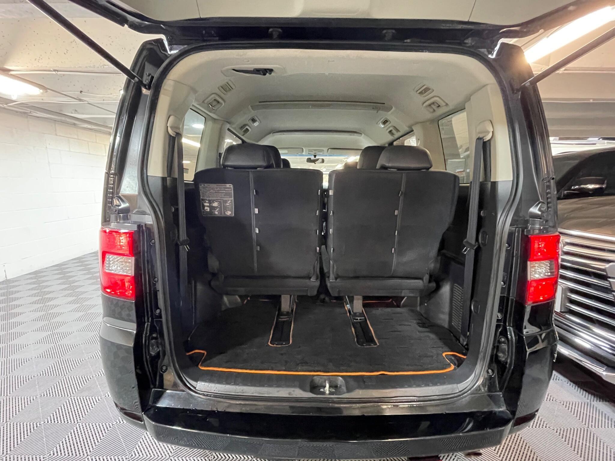 Mitsubishi Delica - Image 14