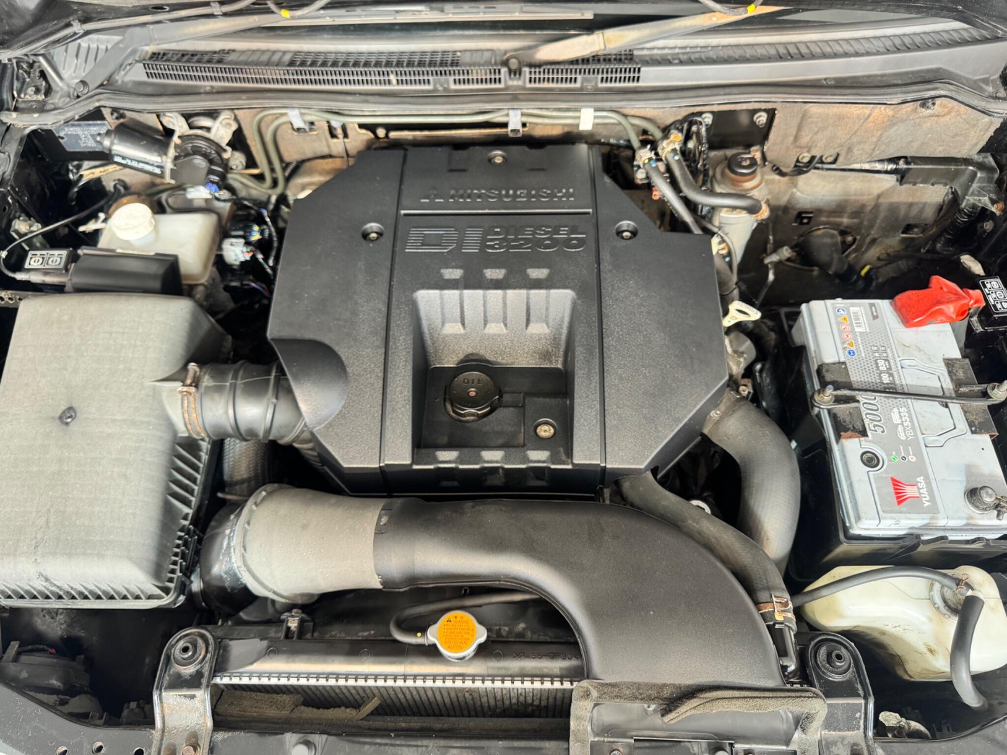 Mitsubishi Shogun - Image 24