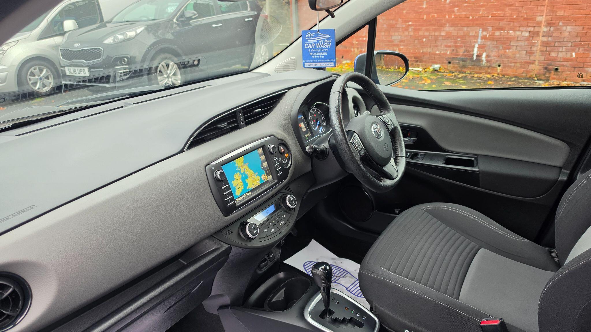 Toyota Yaris - Image 13