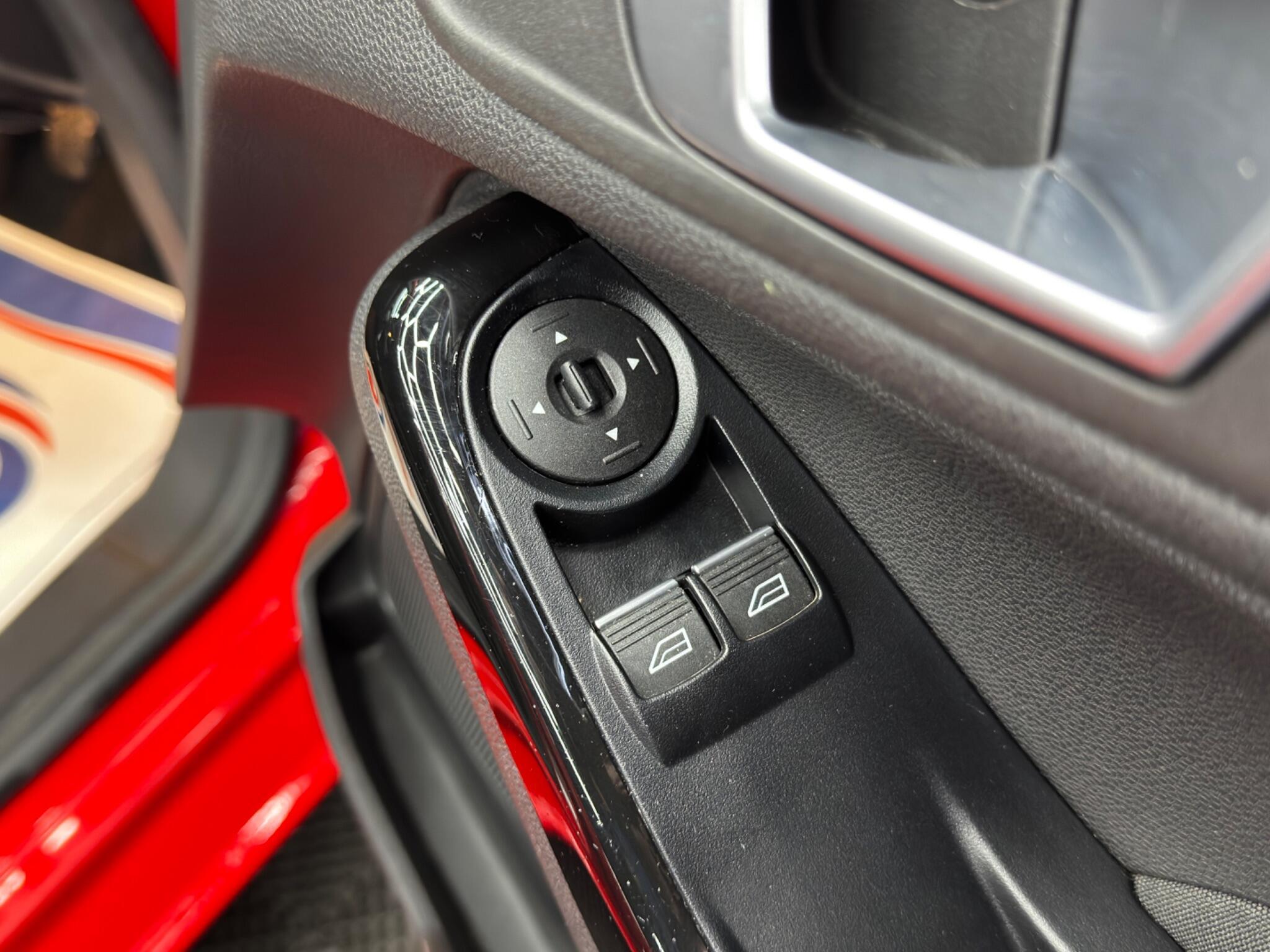 Ford Fiesta - Image 34