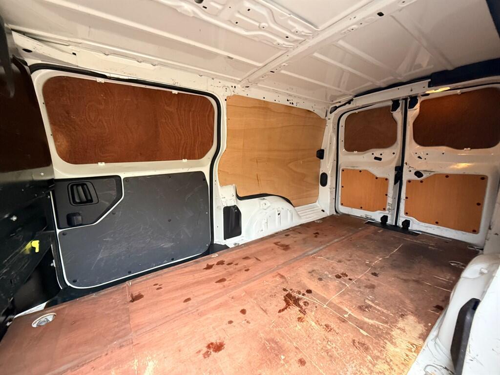 Vauxhall Vivaro - Image 12